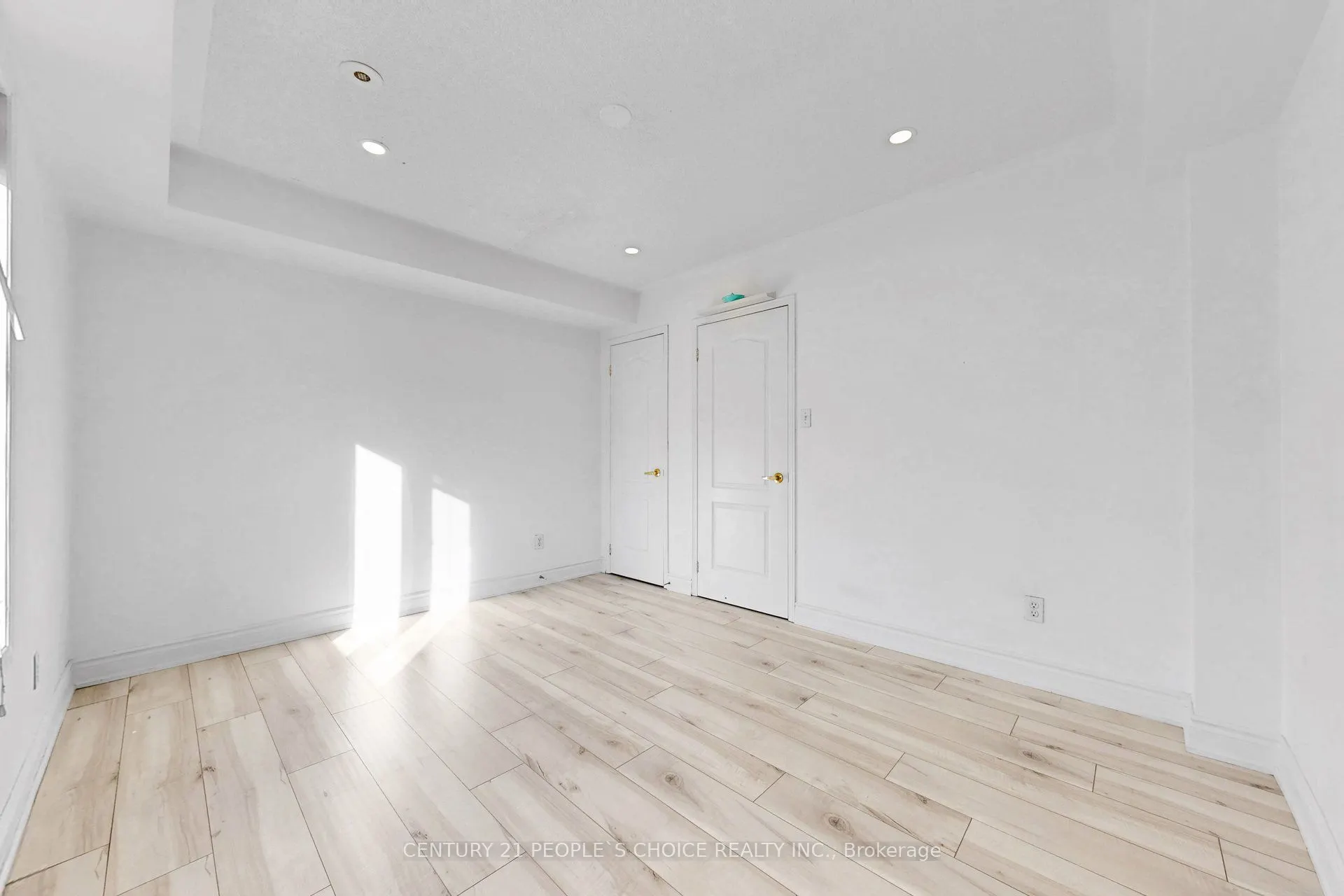 435 Hensall Circle #106