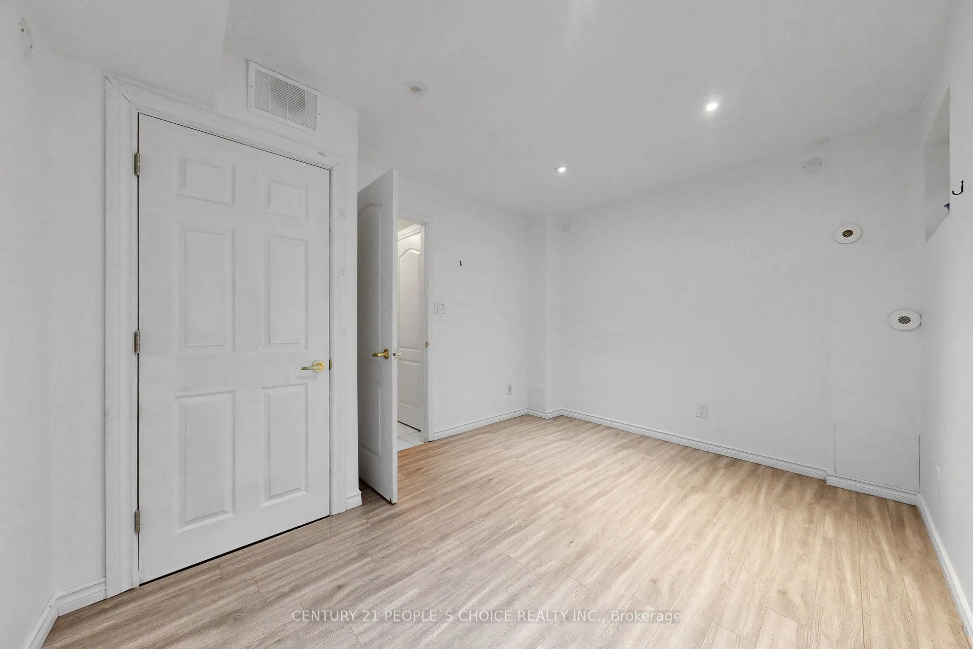 435 Hensall Circle #106
