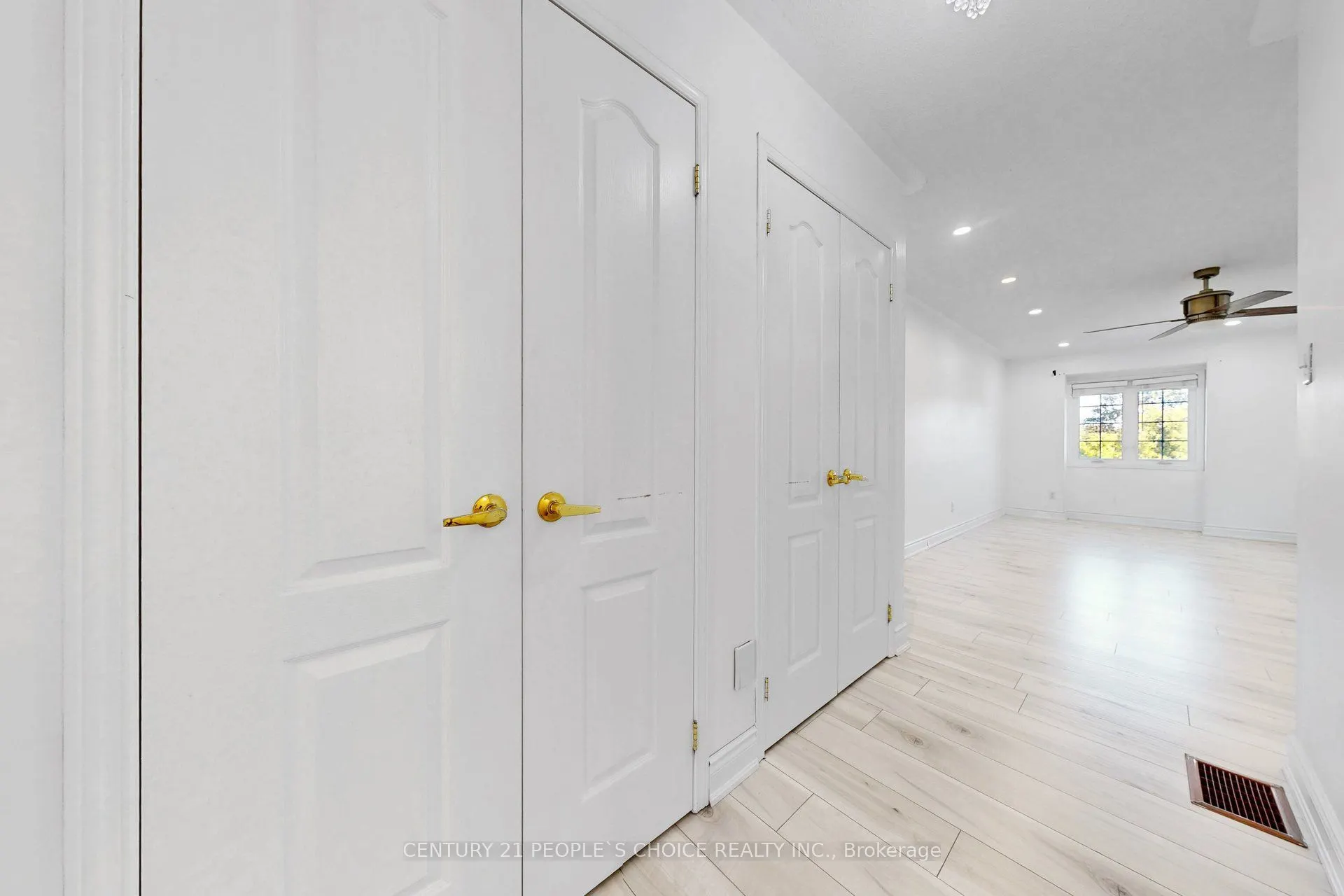 435 Hensall Circle #106