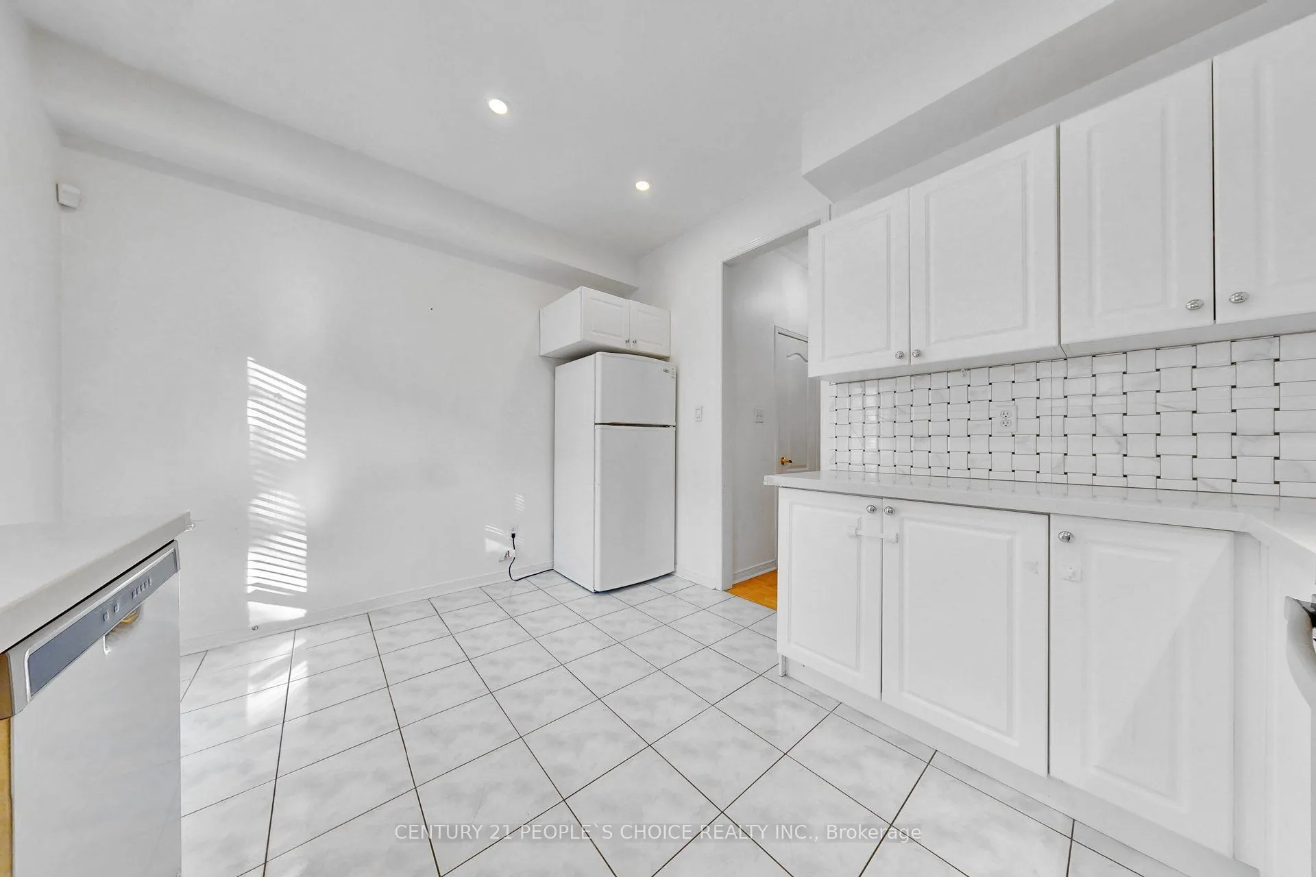 435 Hensall Circle #106