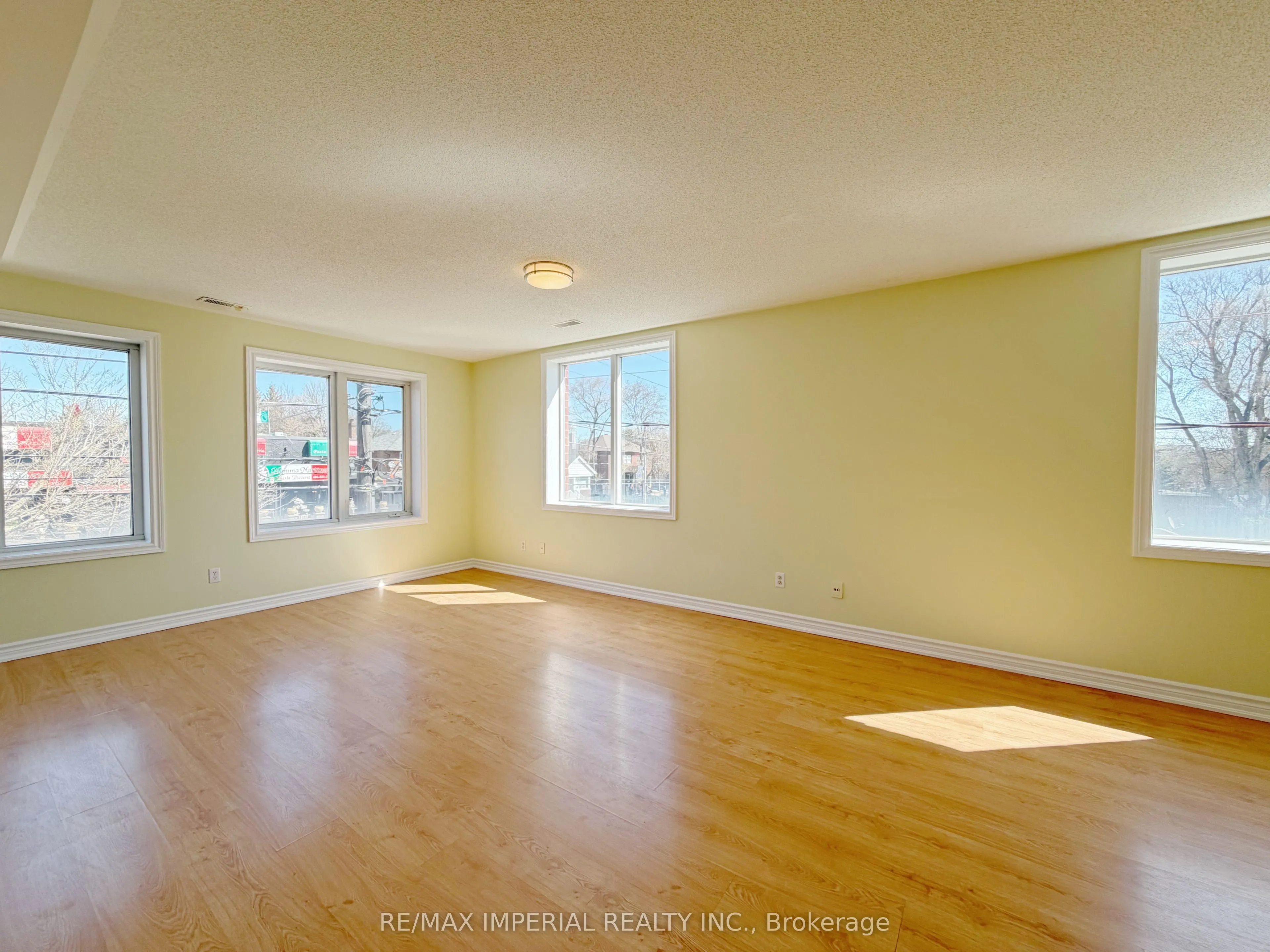 621A The Queensway