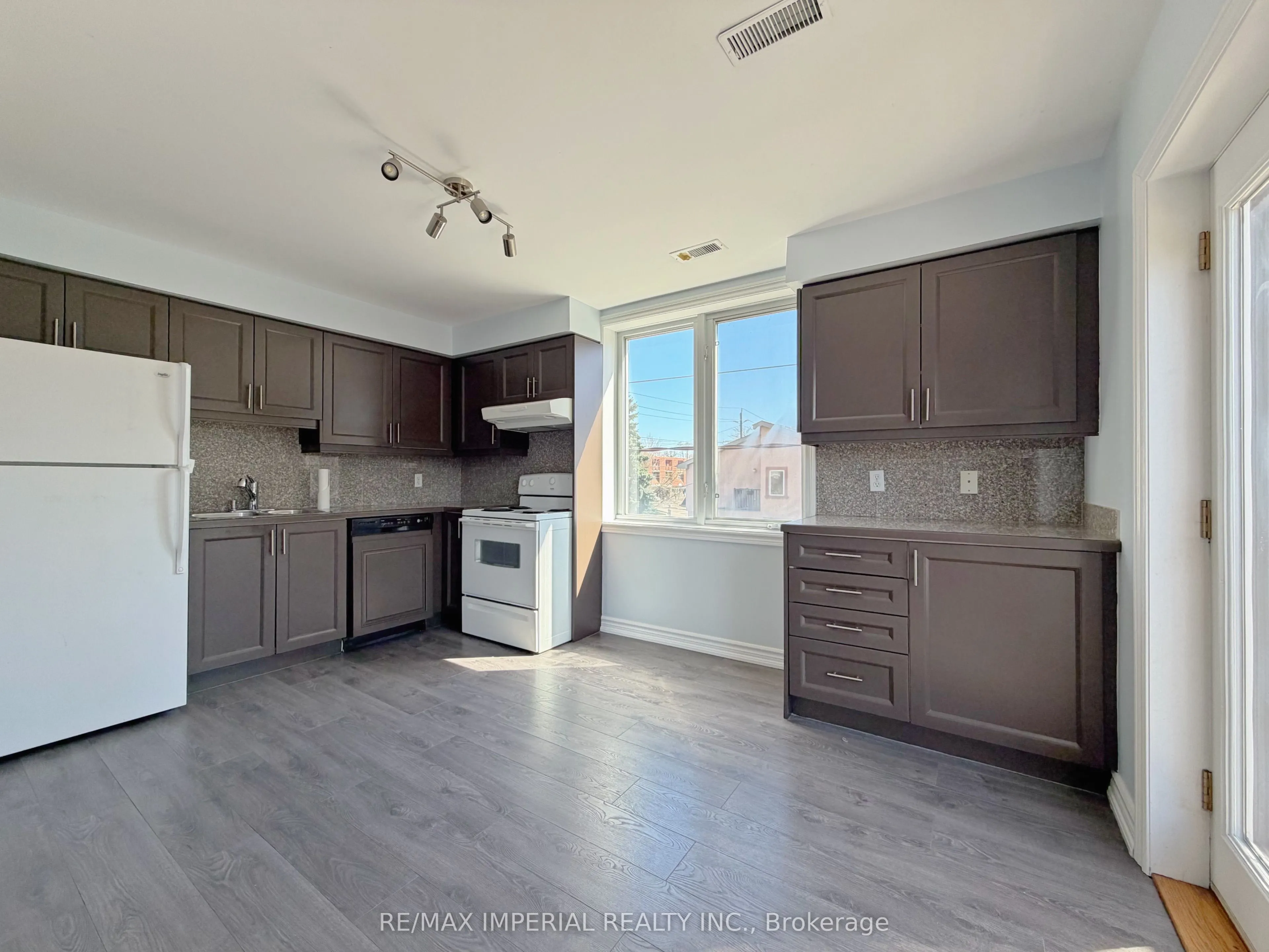621A The Queensway