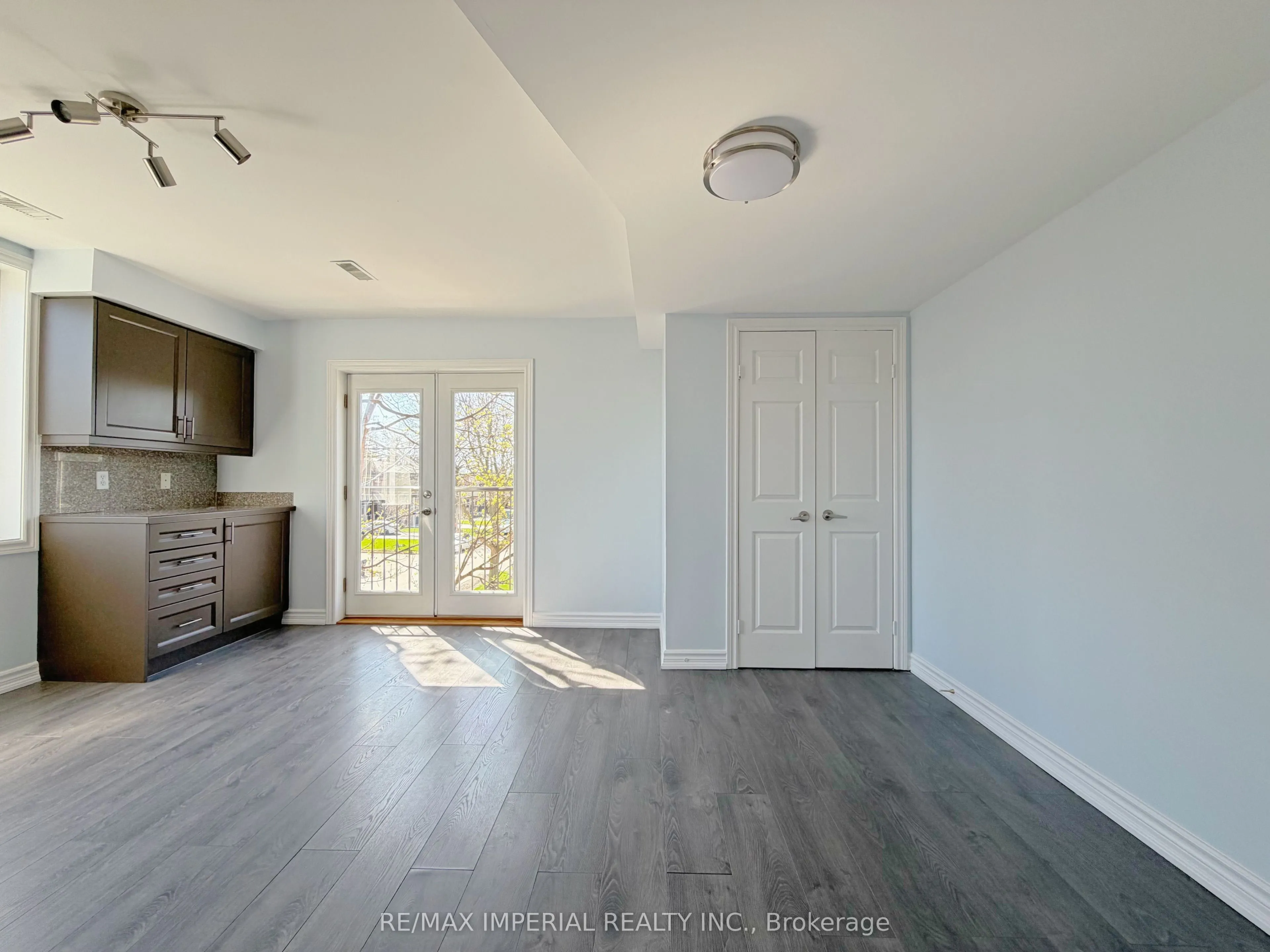 621A The Queensway