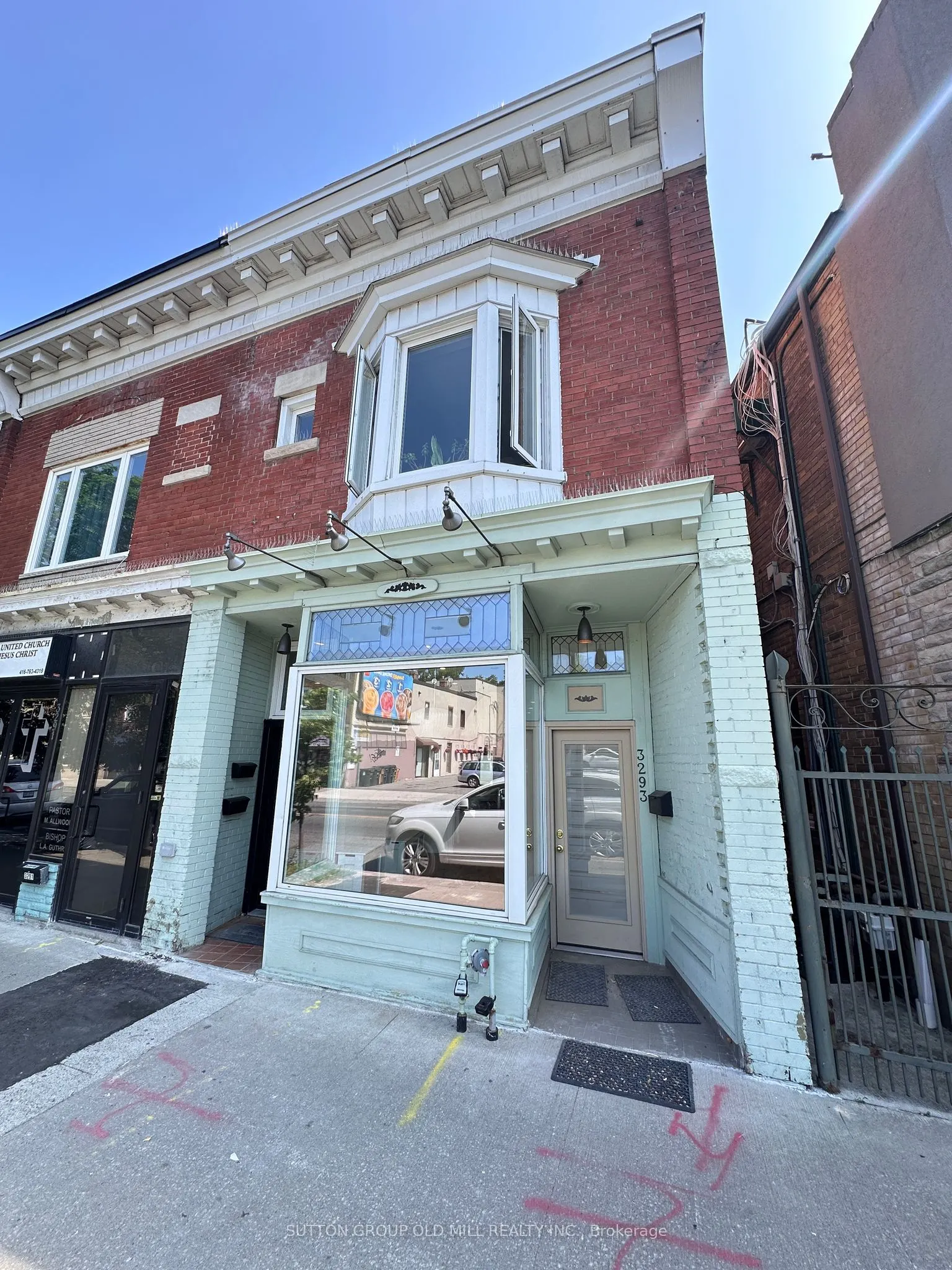 3293 Dundas Street W #2nd Floor