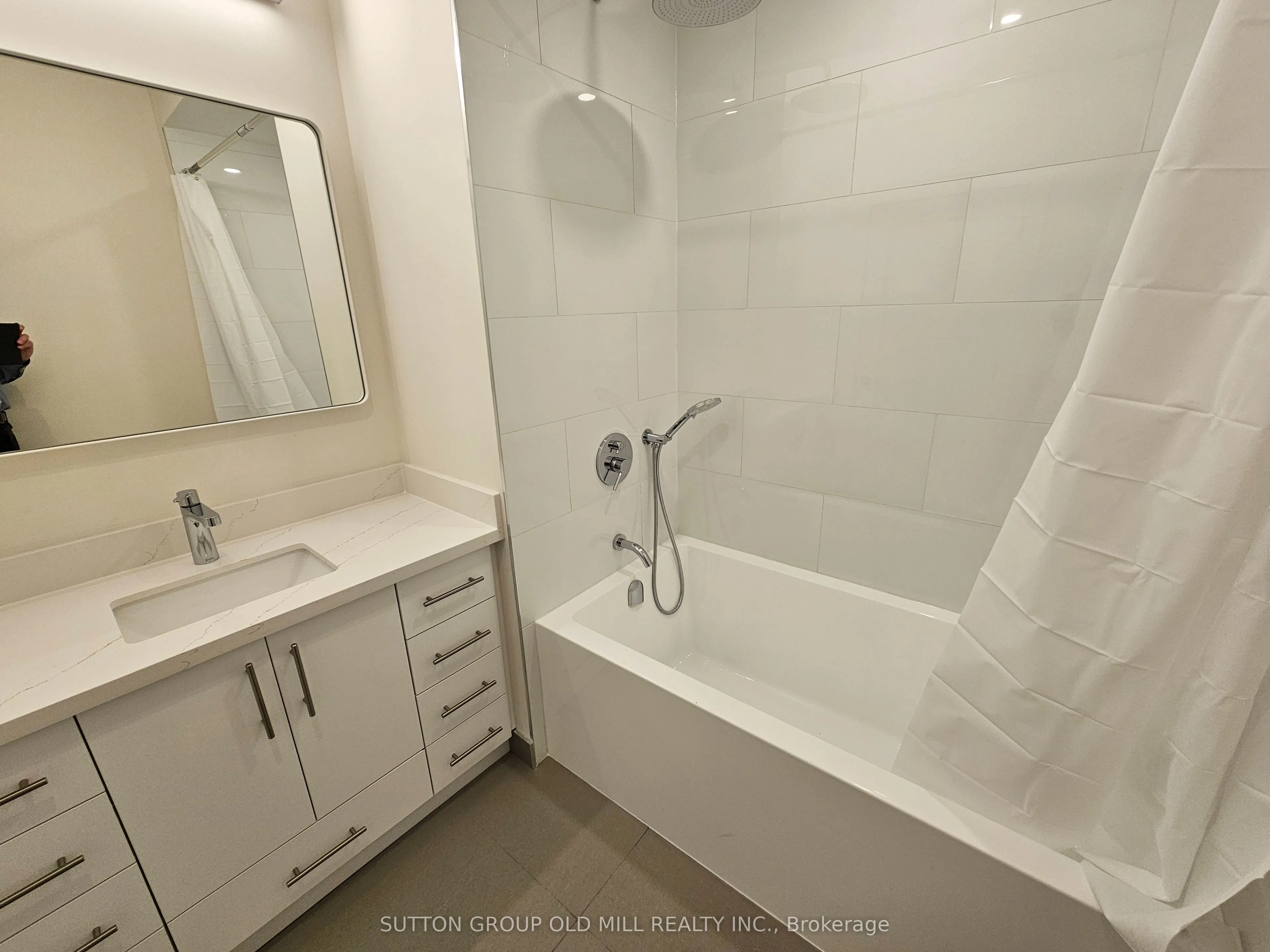 3293 Dundas Street W #2nd Floor