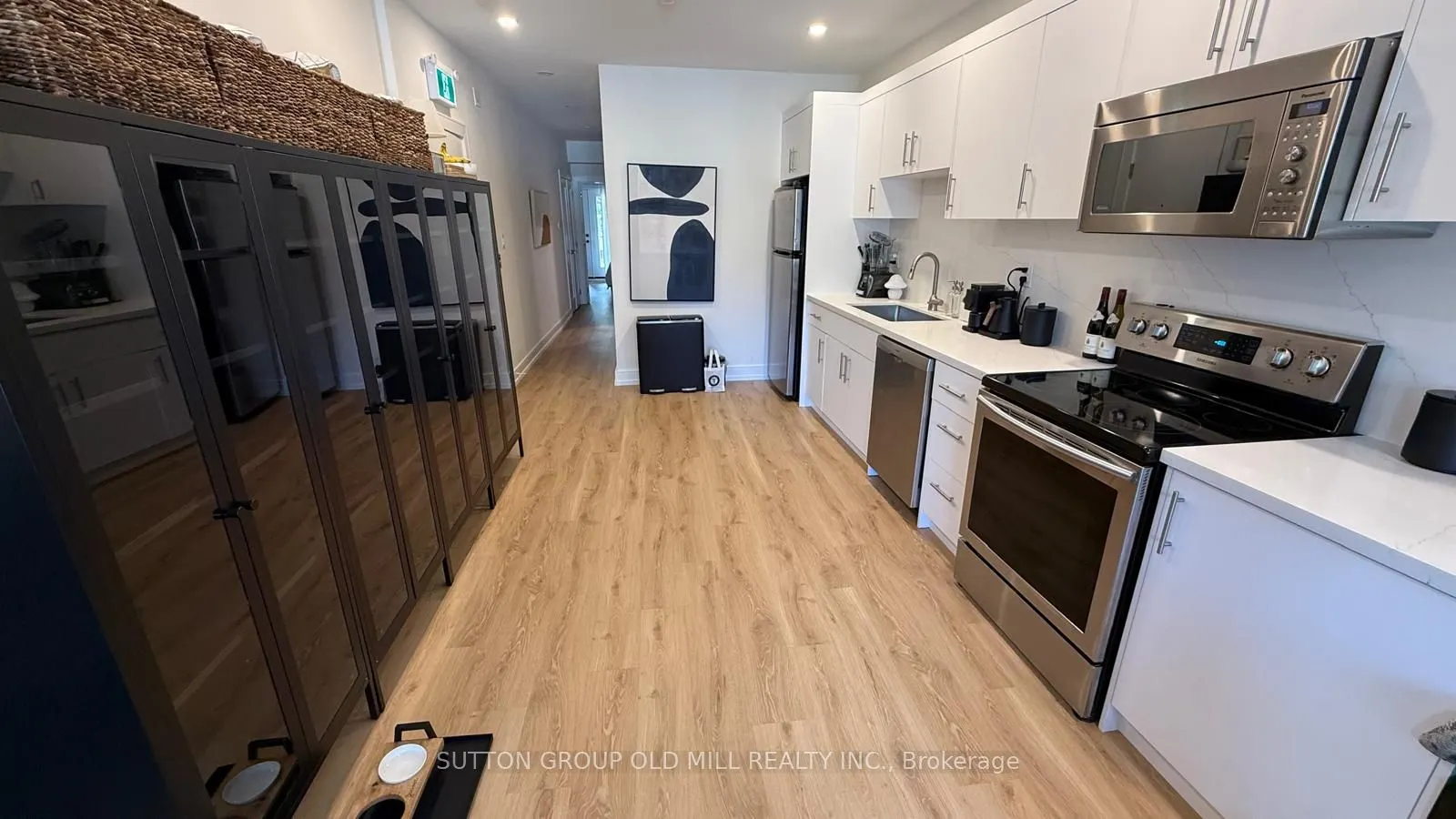 3293 Dundas Street W #2nd Floor