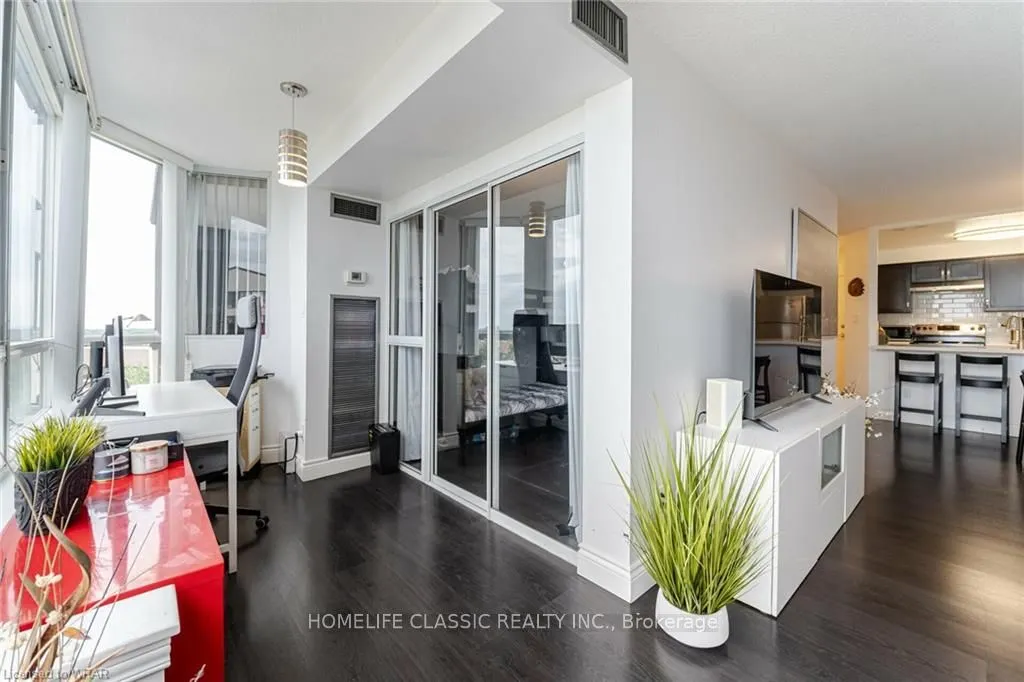 1001 Cedarglen Gate #617