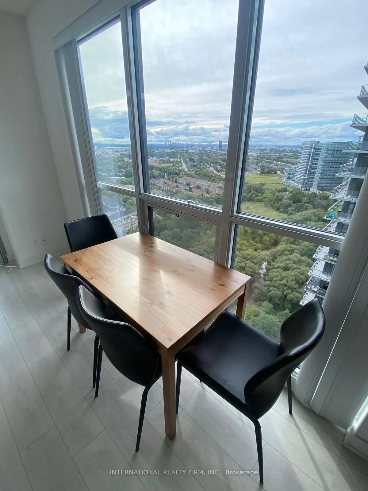 2212 Lakeshore Road W #3606