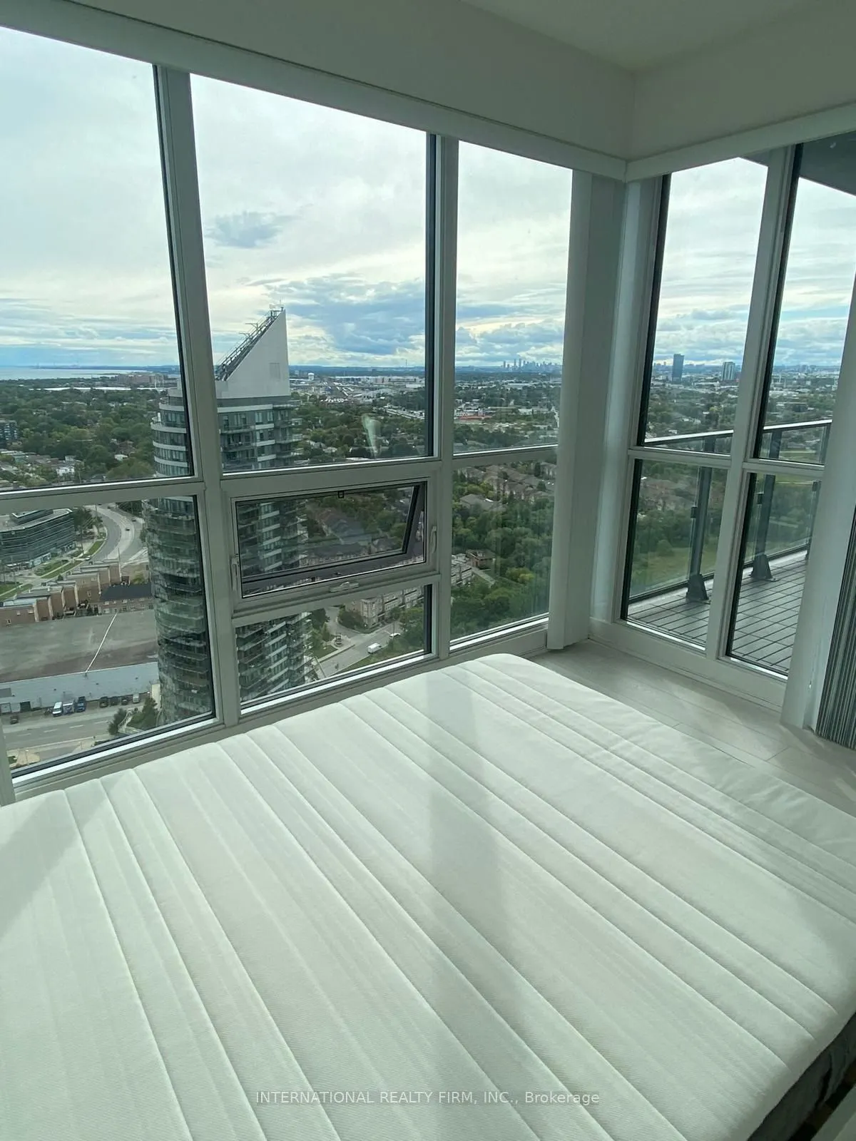 2212 Lakeshore Road W #3606