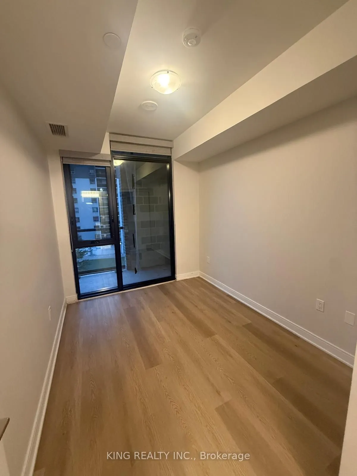 86 Dundas Street E #411
