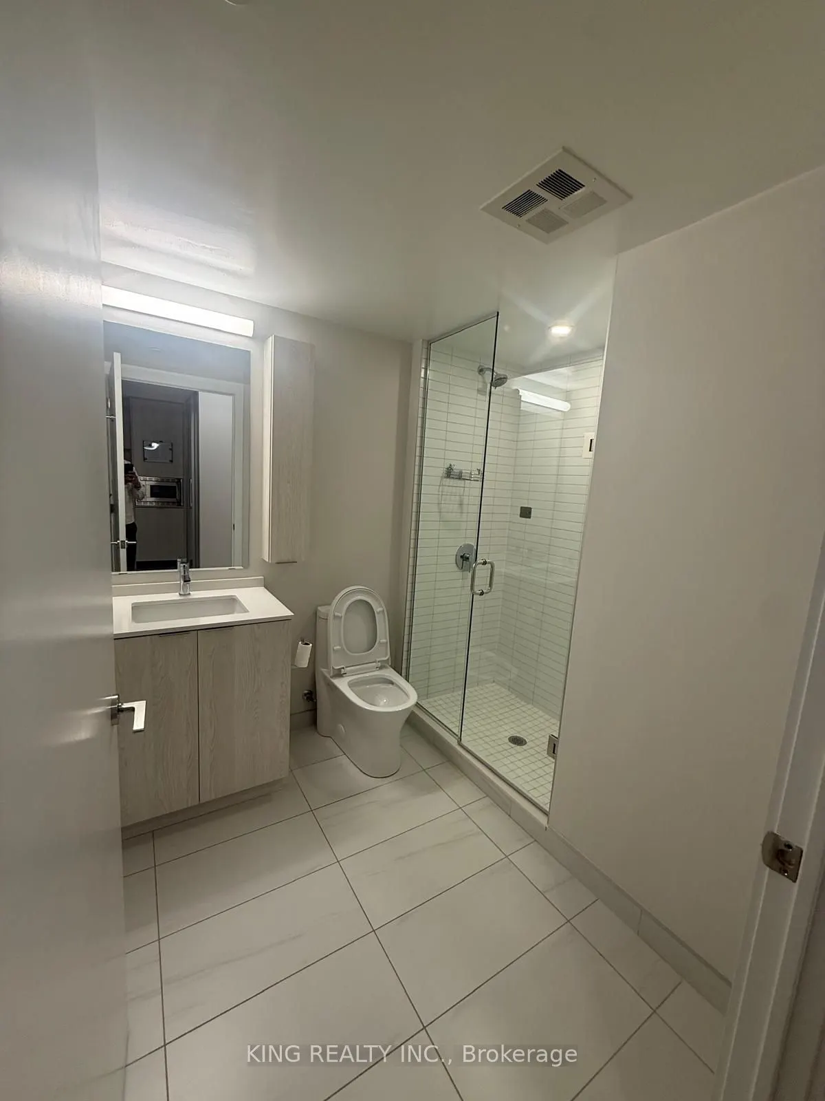 86 Dundas Street E #411