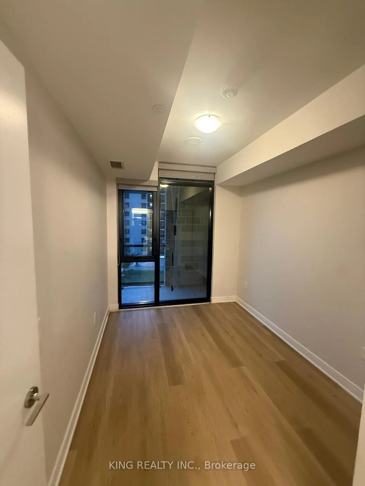 86 Dundas Street E #411