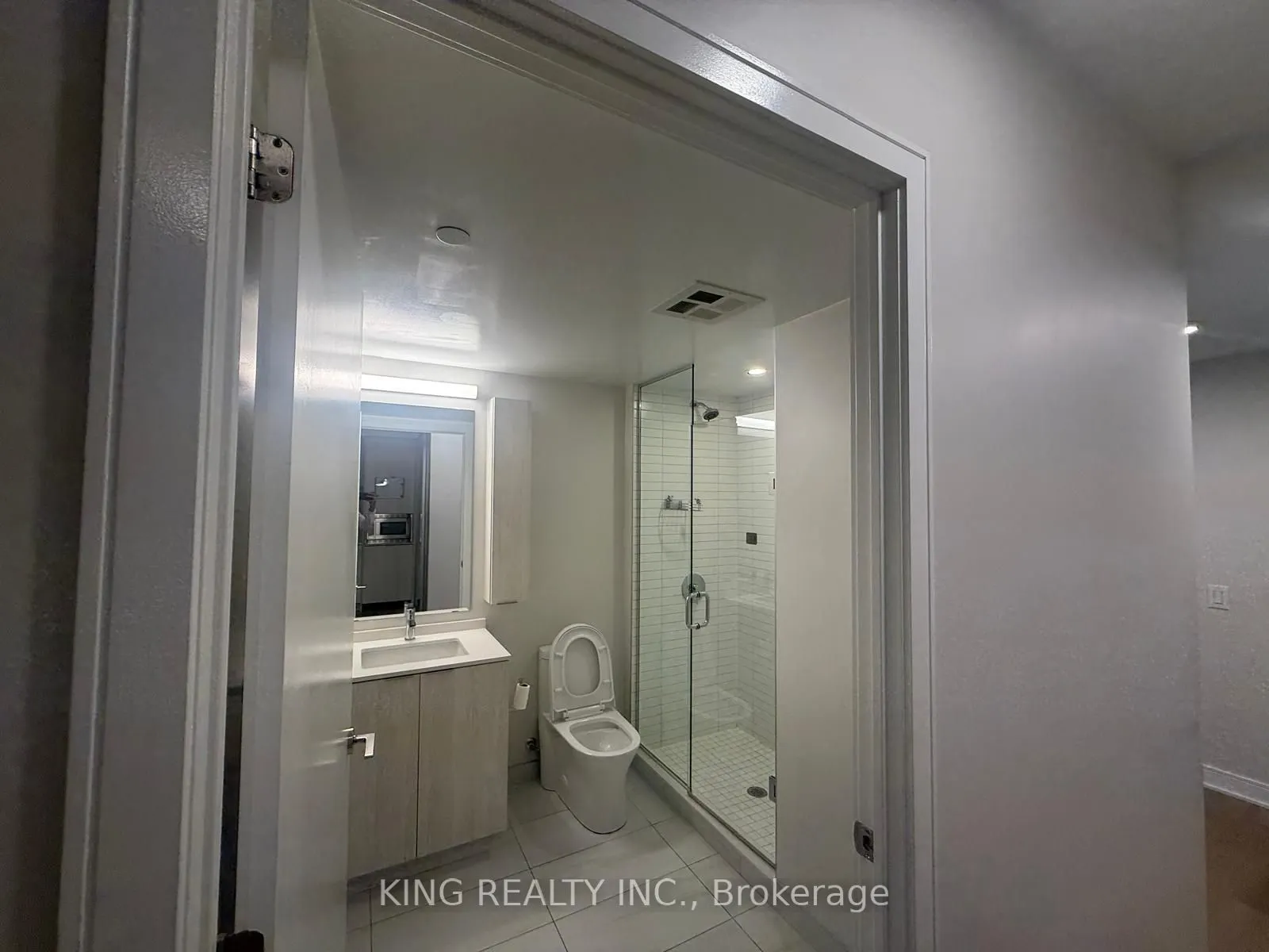 86 Dundas Street E #411