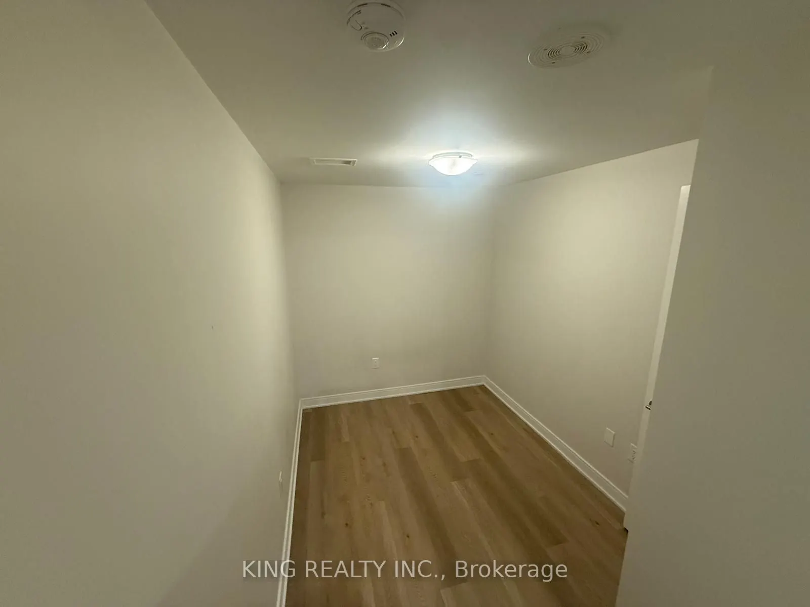 86 Dundas Street E #411