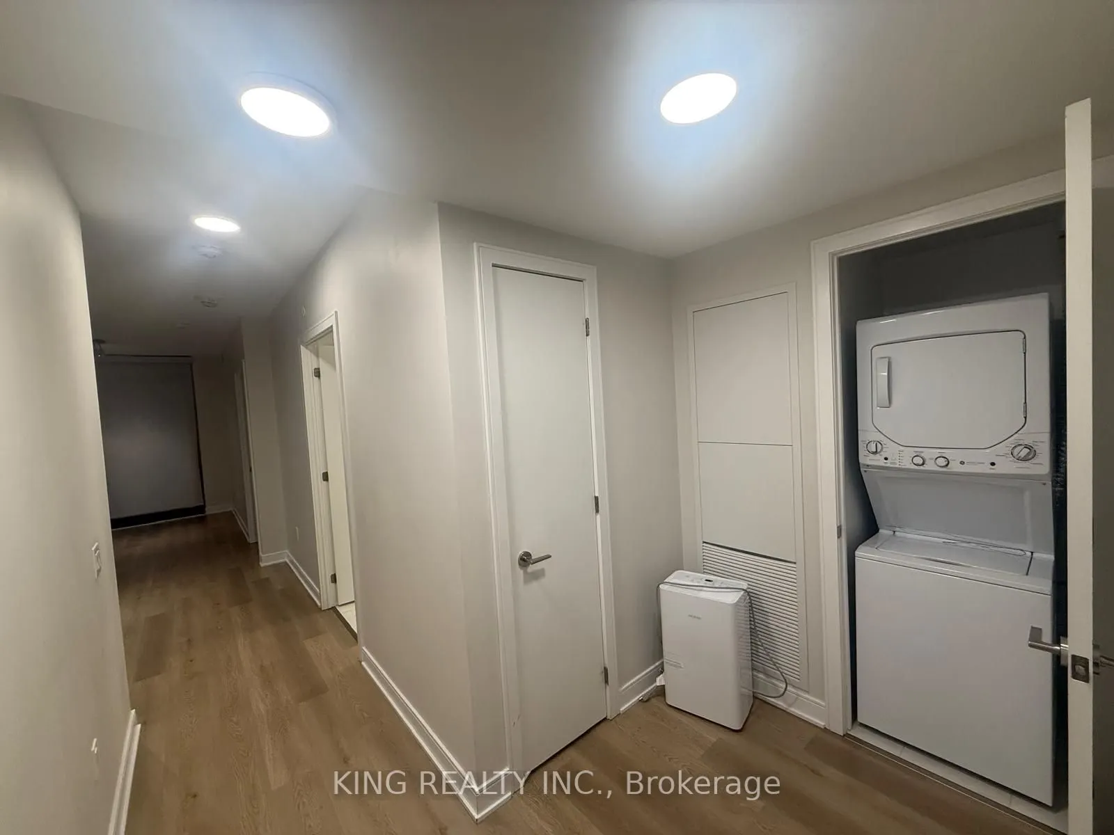 86 Dundas Street E #411