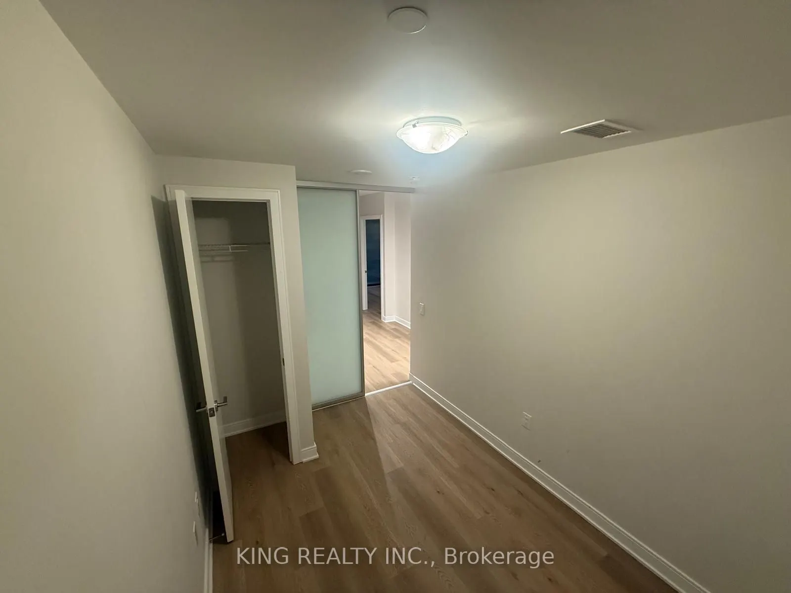 86 Dundas Street E #411