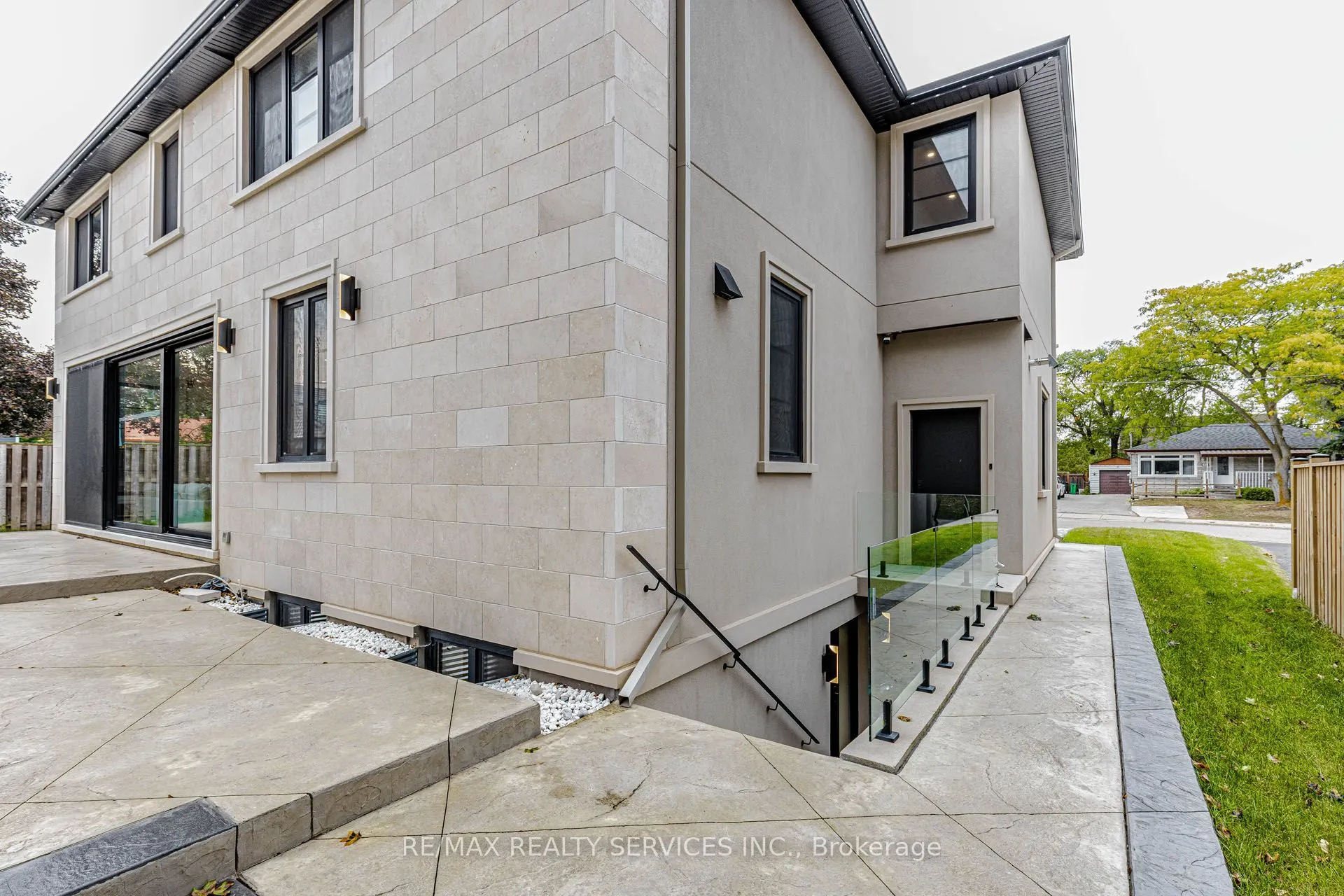 94 Vista Boulevard