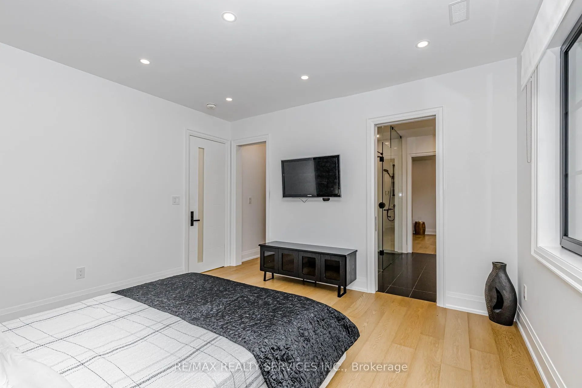 94 Vista Boulevard