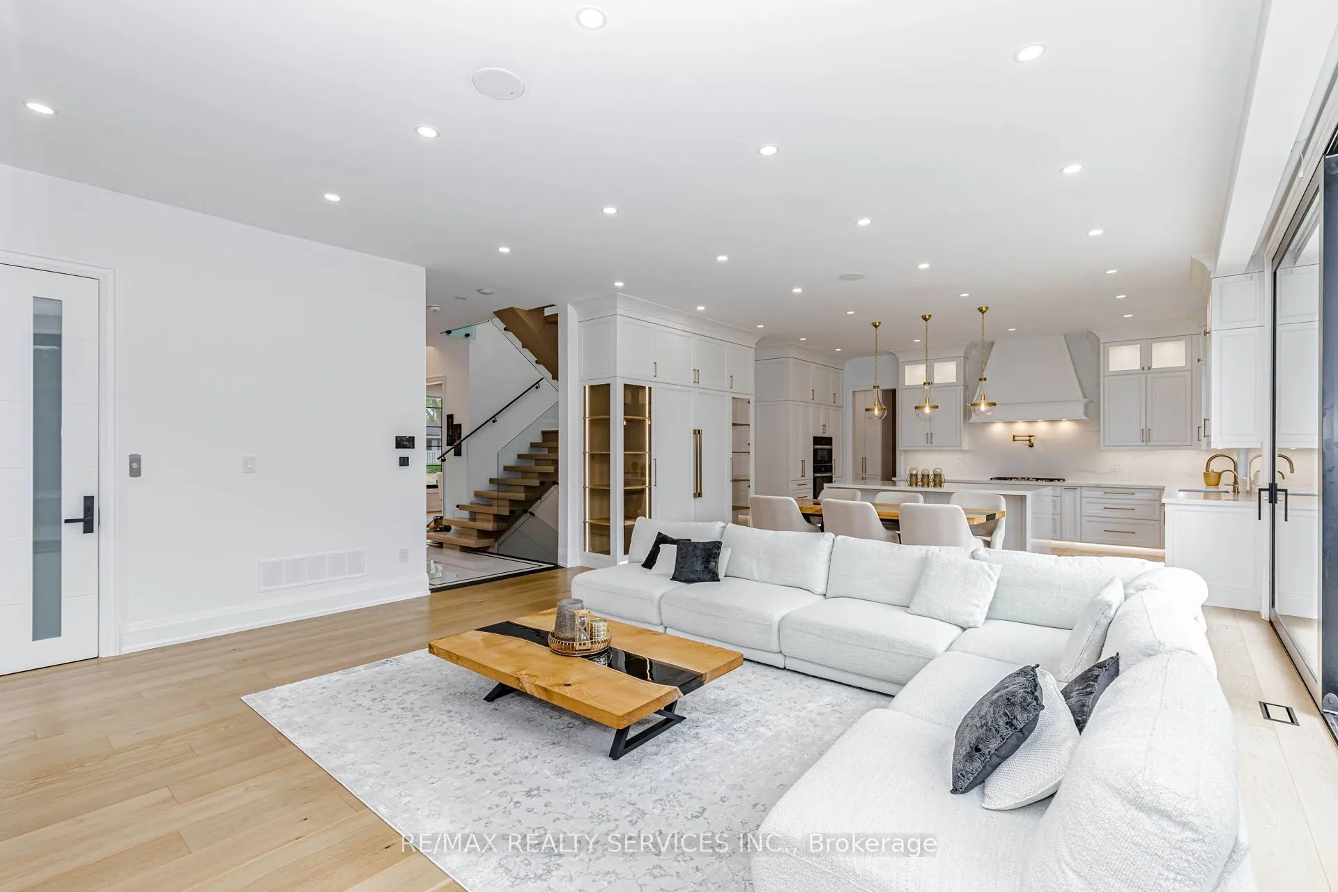 94 Vista Boulevard