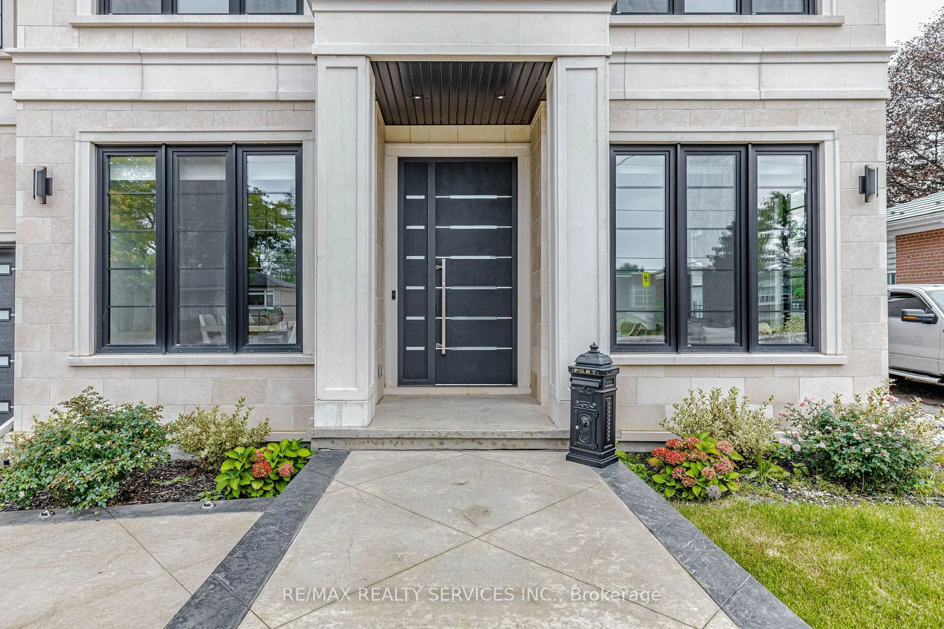 94 Vista Boulevard