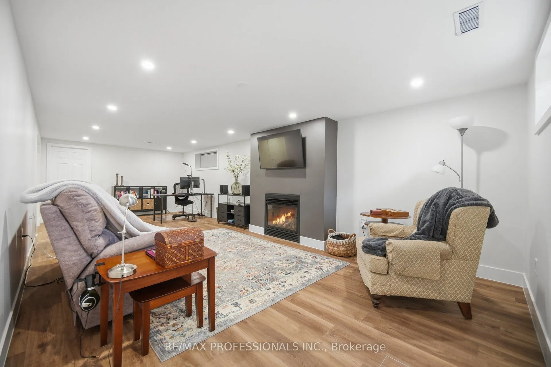 8 Beaverbrook Avenue
