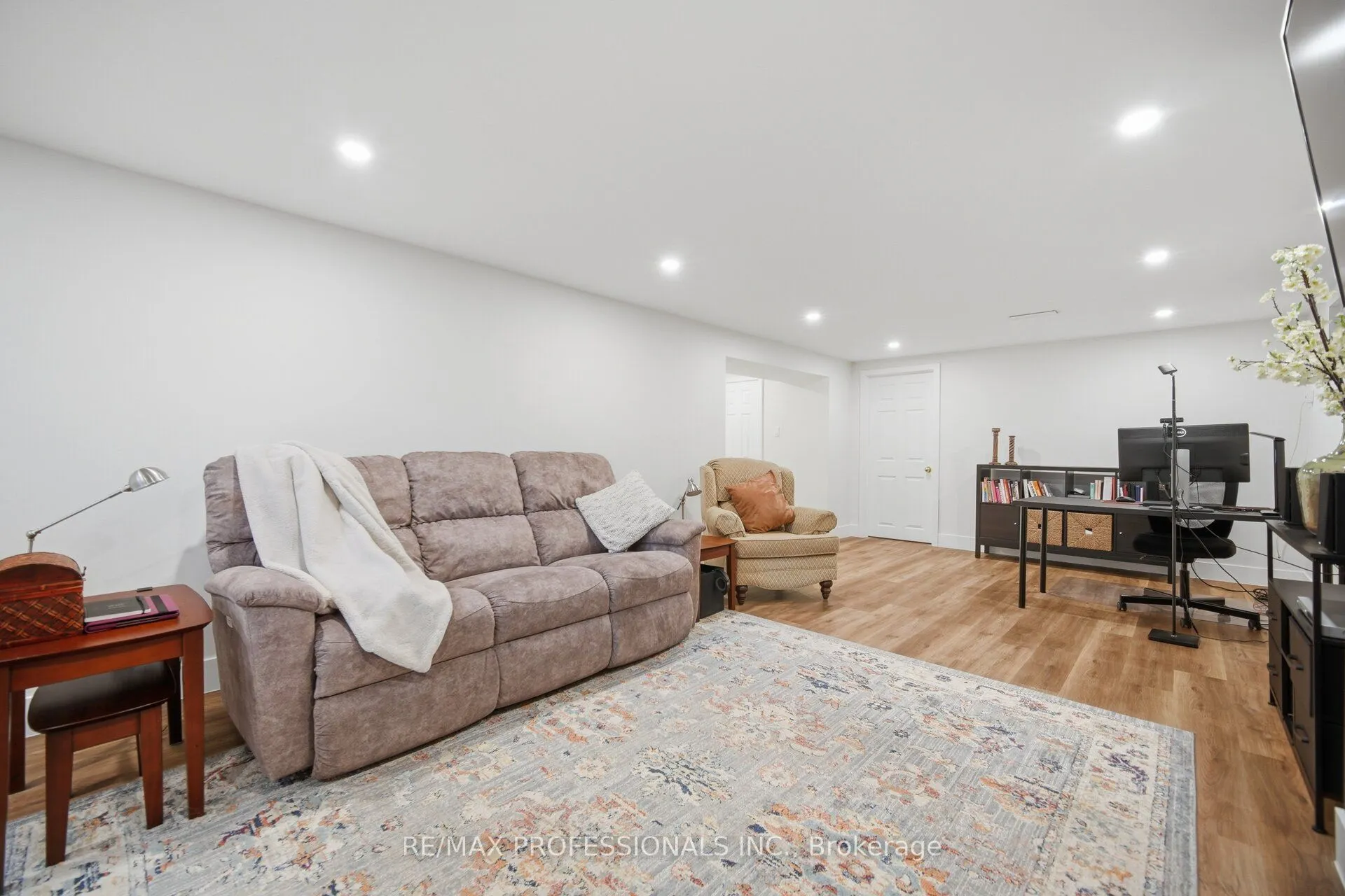 8 Beaverbrook Avenue