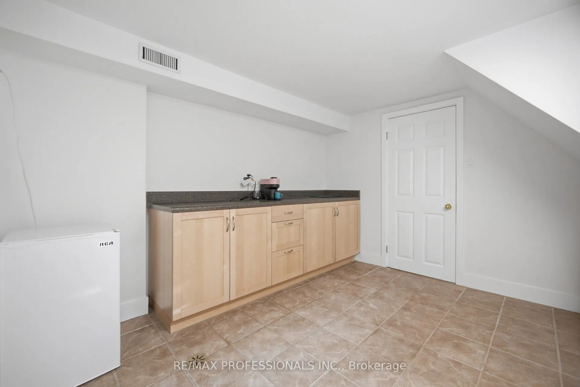 8 Beaverbrook Avenue