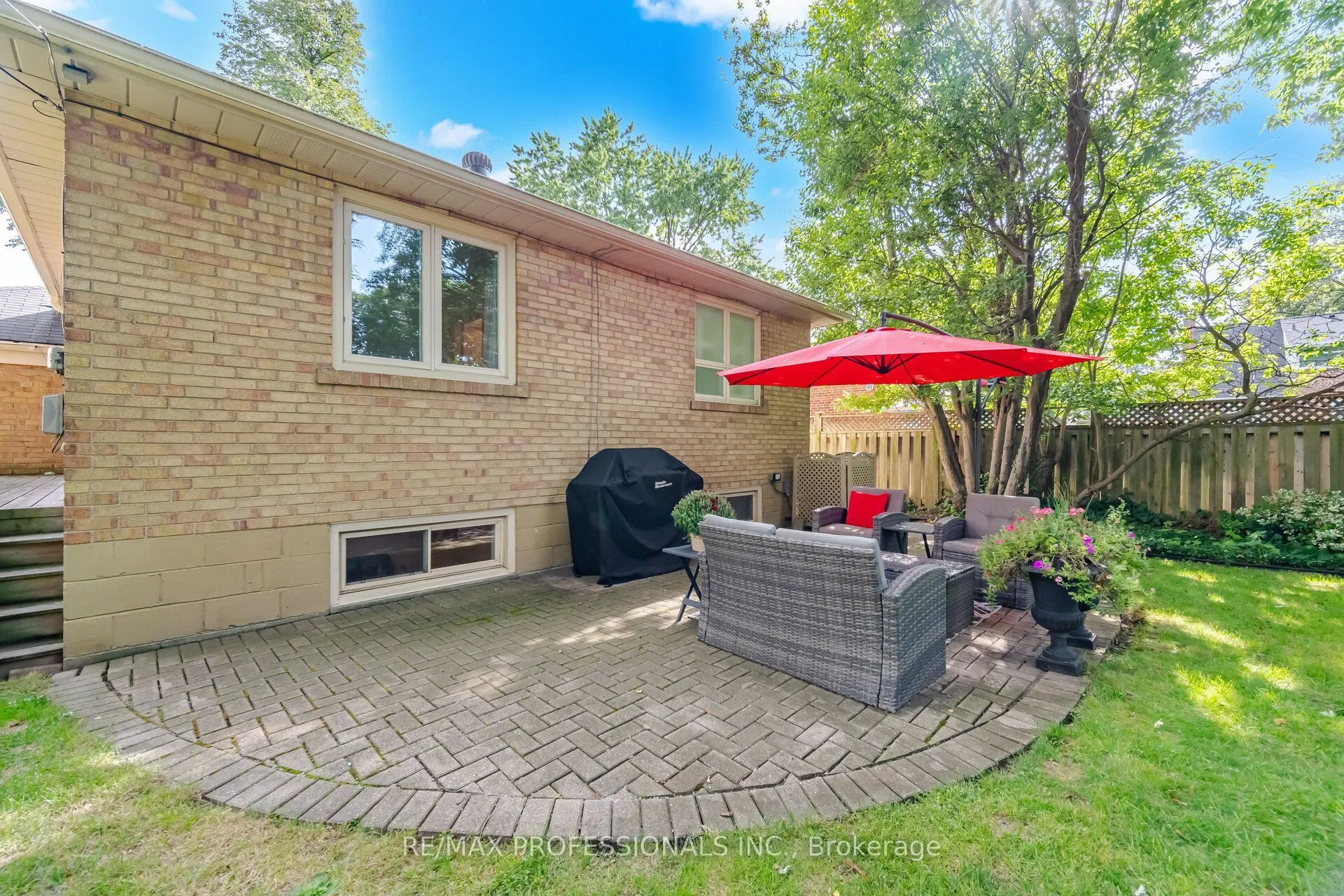 8 Beaverbrook Avenue