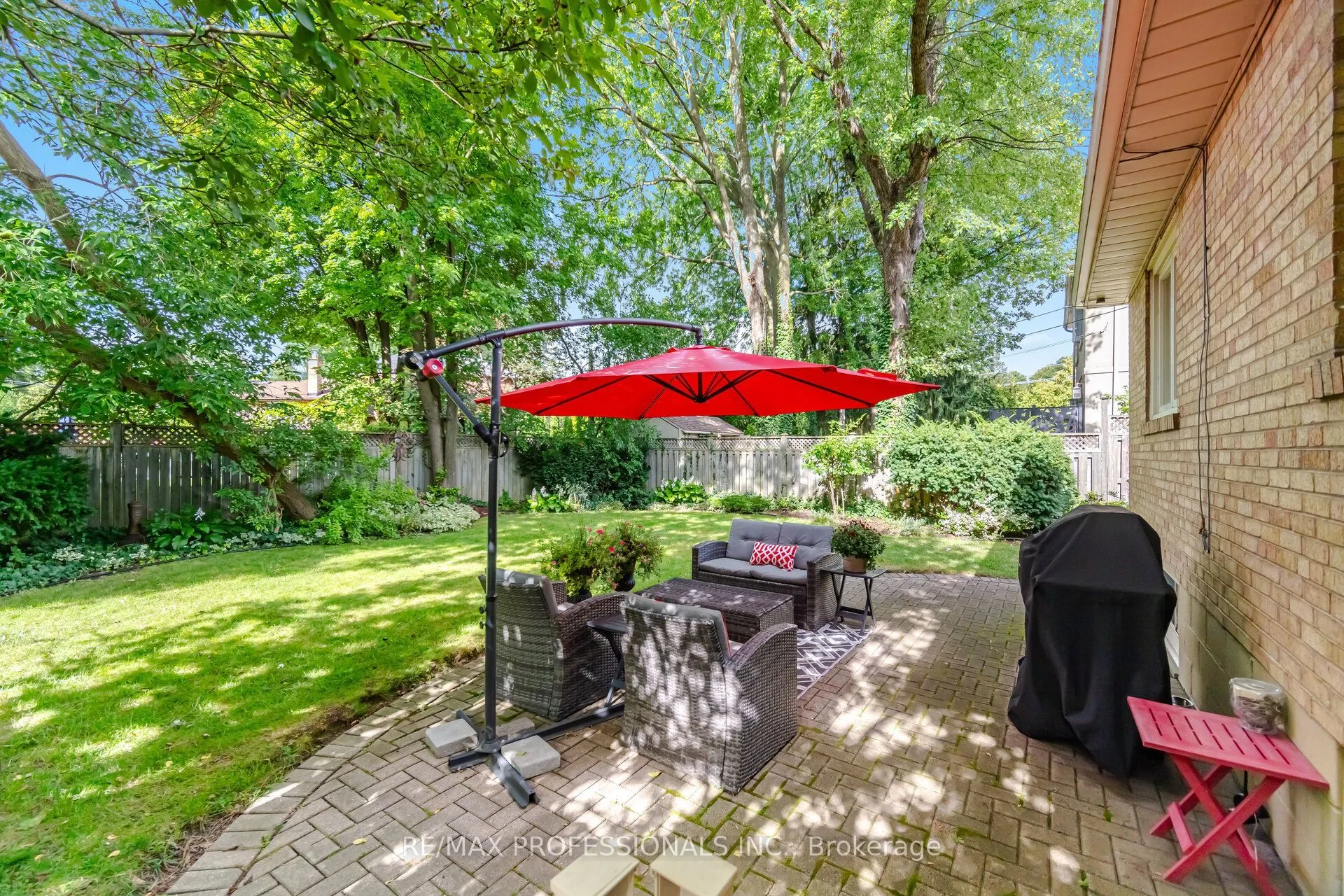 8 Beaverbrook Avenue