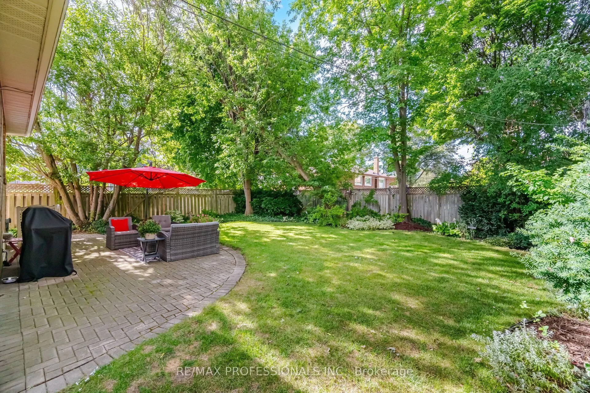 8 Beaverbrook Avenue