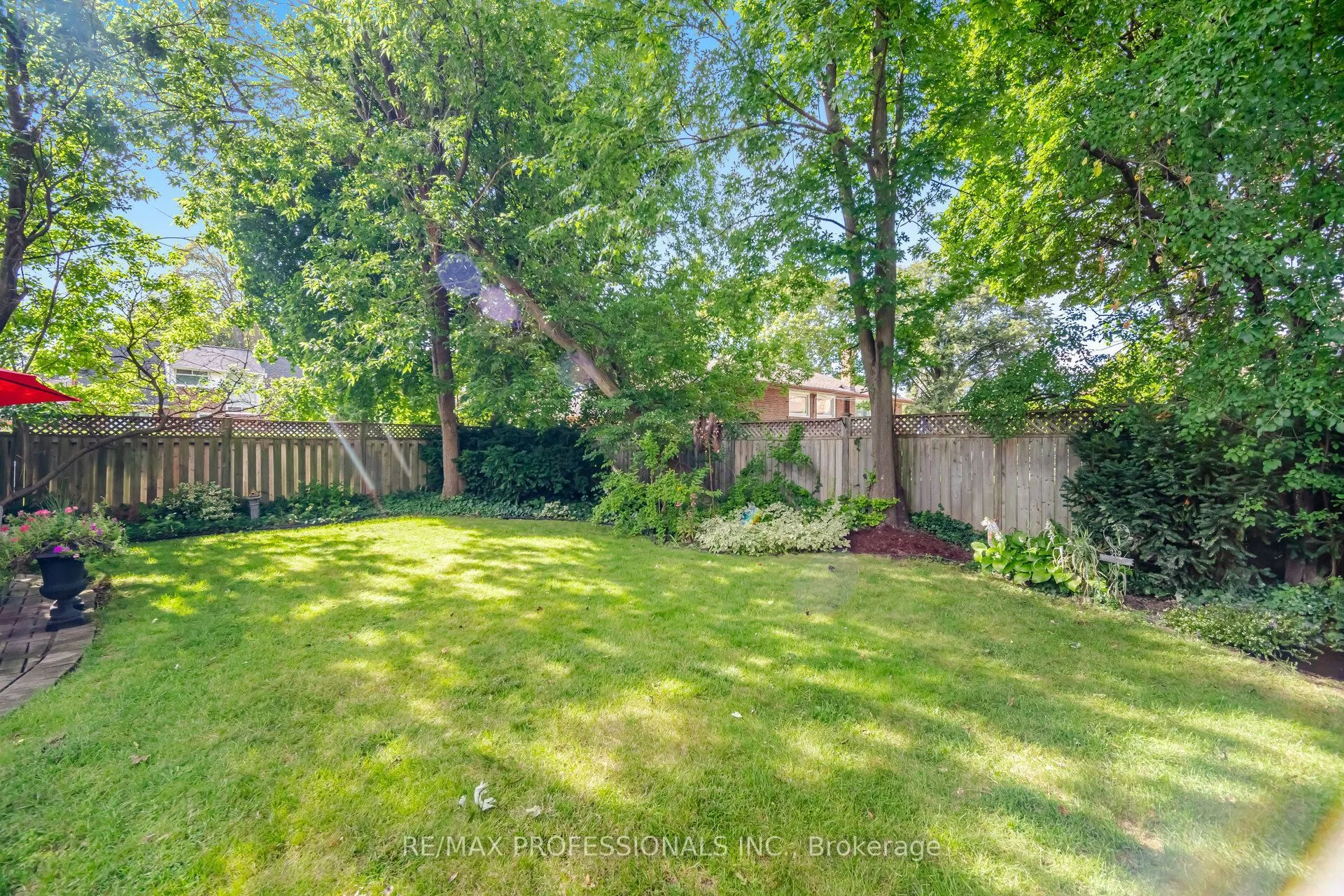 8 Beaverbrook Avenue