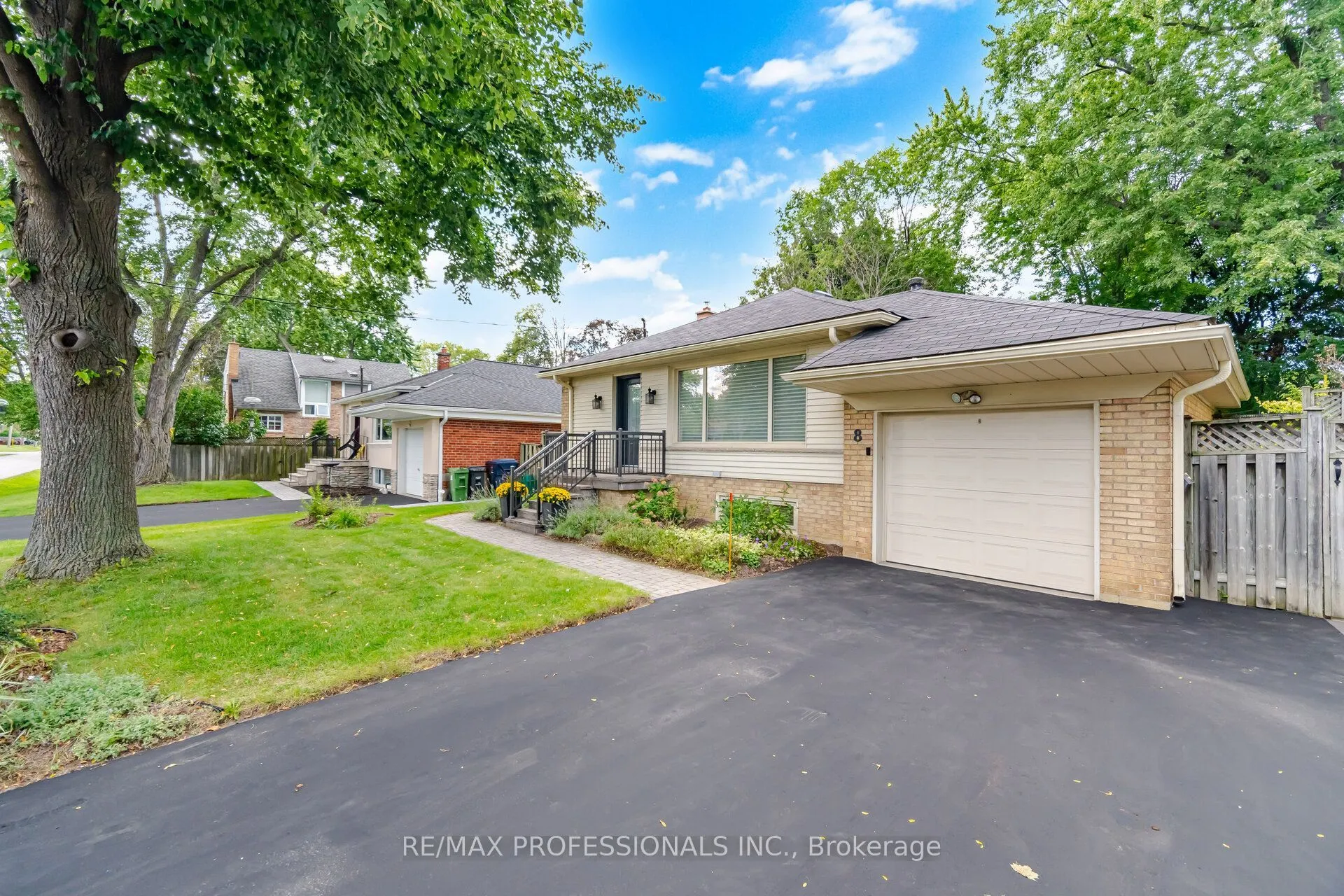 8 Beaverbrook Avenue