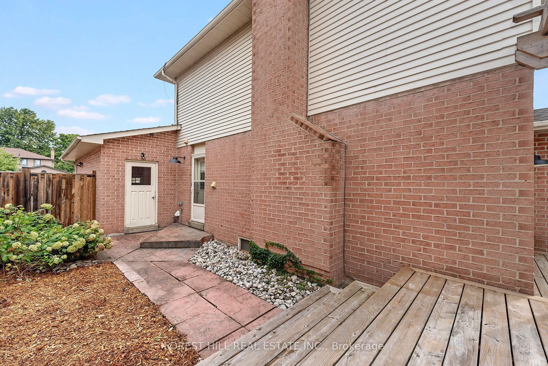 256 Randall Crescent