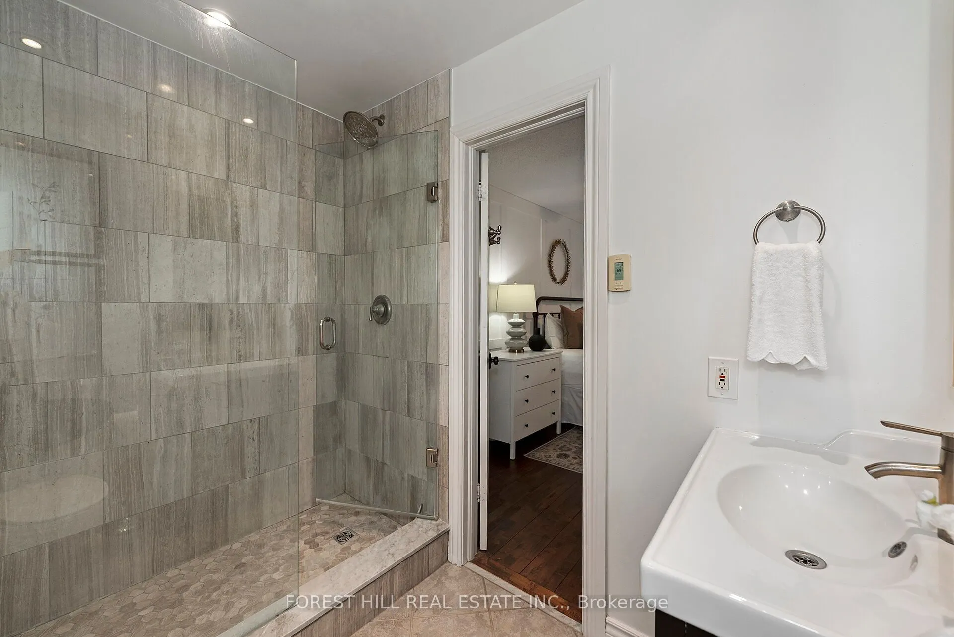 256 Randall Crescent
