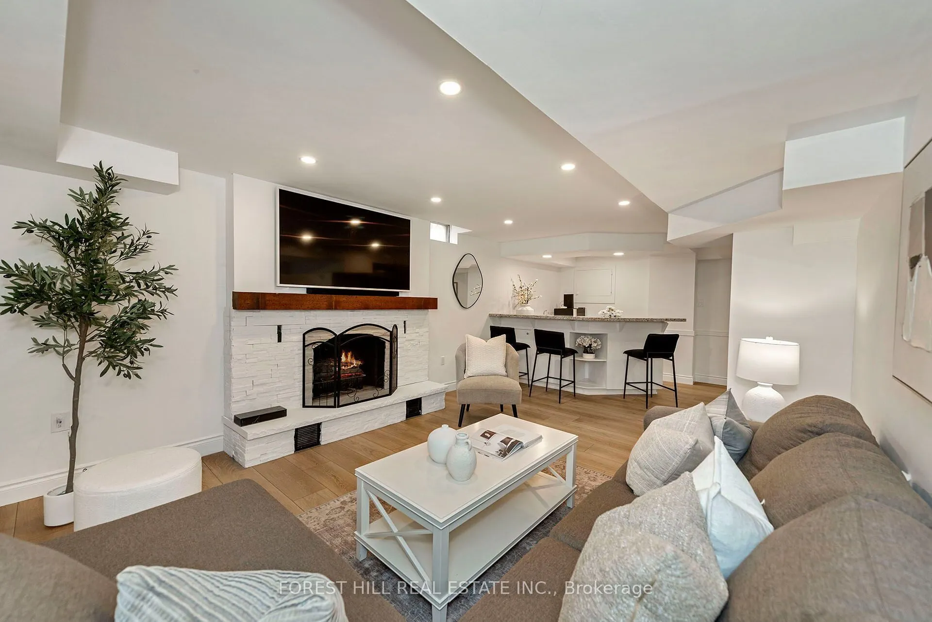 256 Randall Crescent