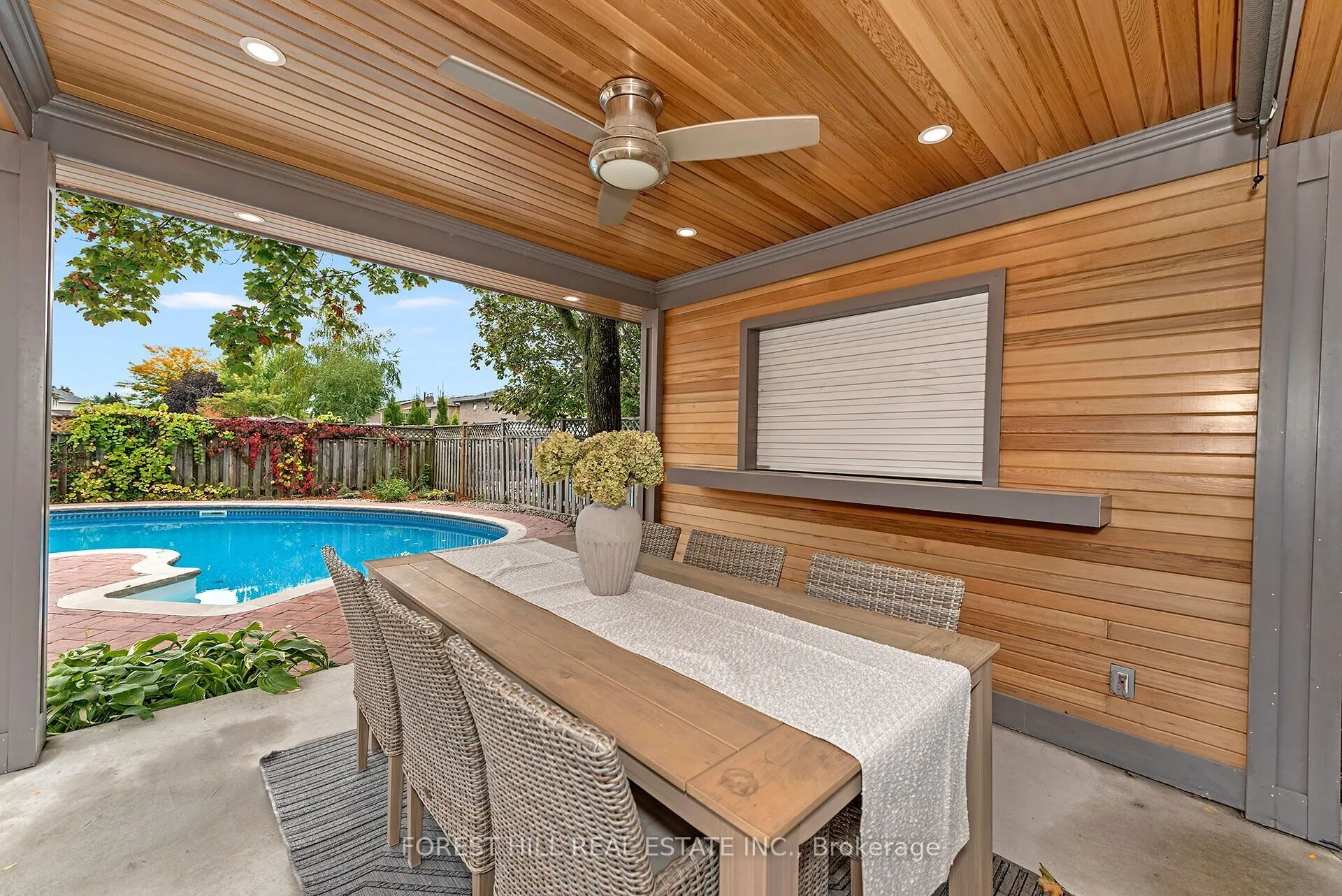 256 Randall Crescent