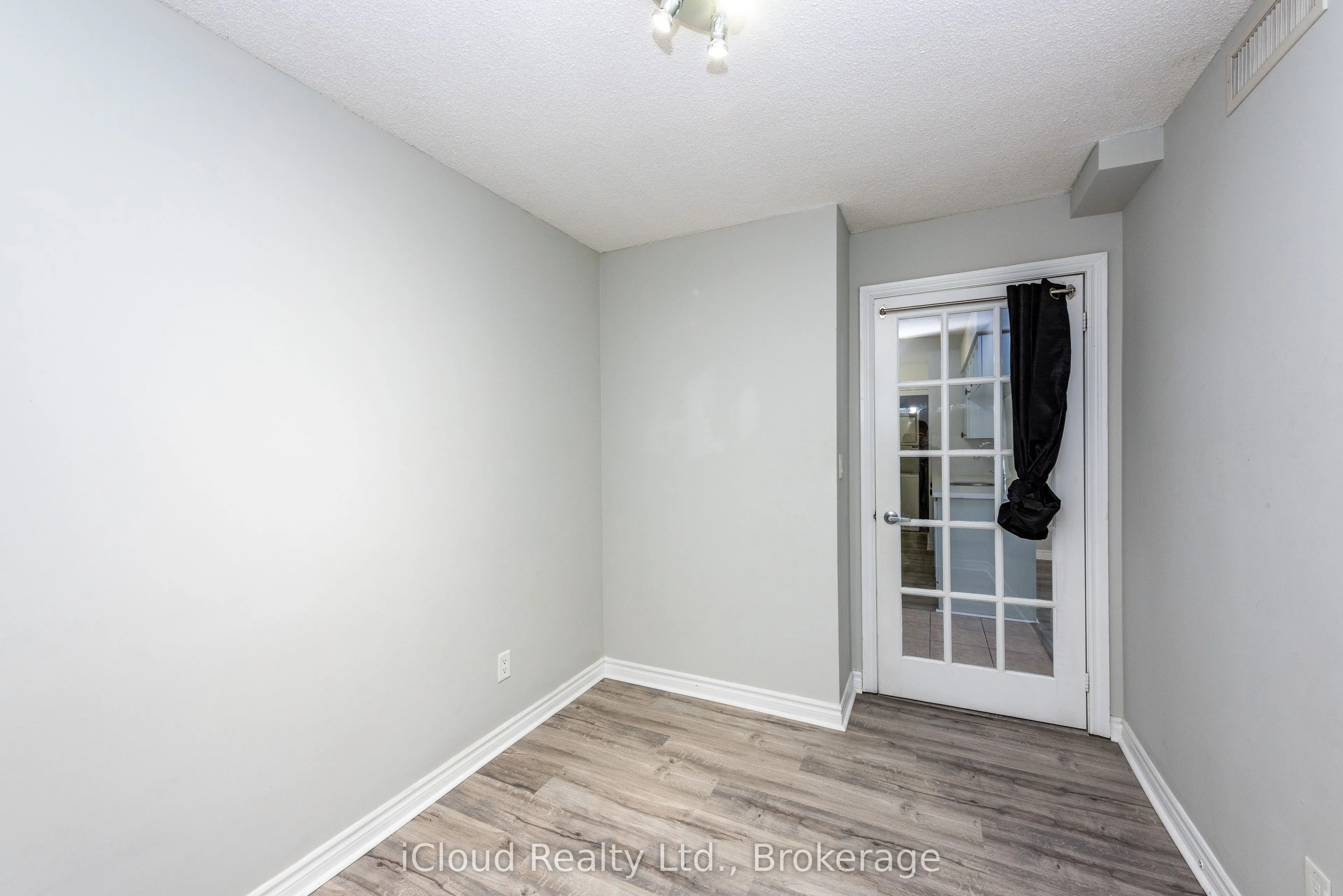 3888 Duke Of York Boulevard #2521