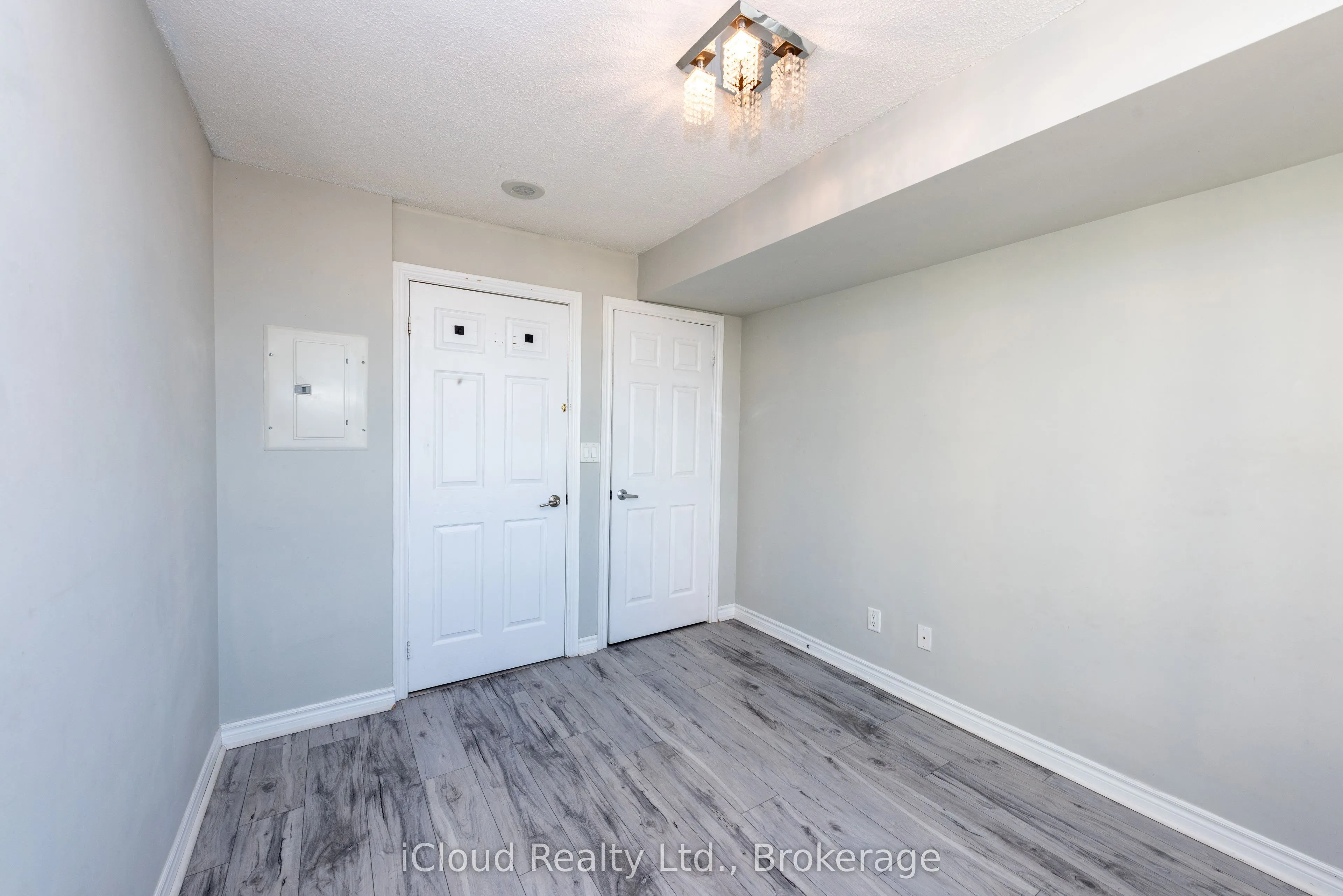 3888 Duke Of York Boulevard #2521