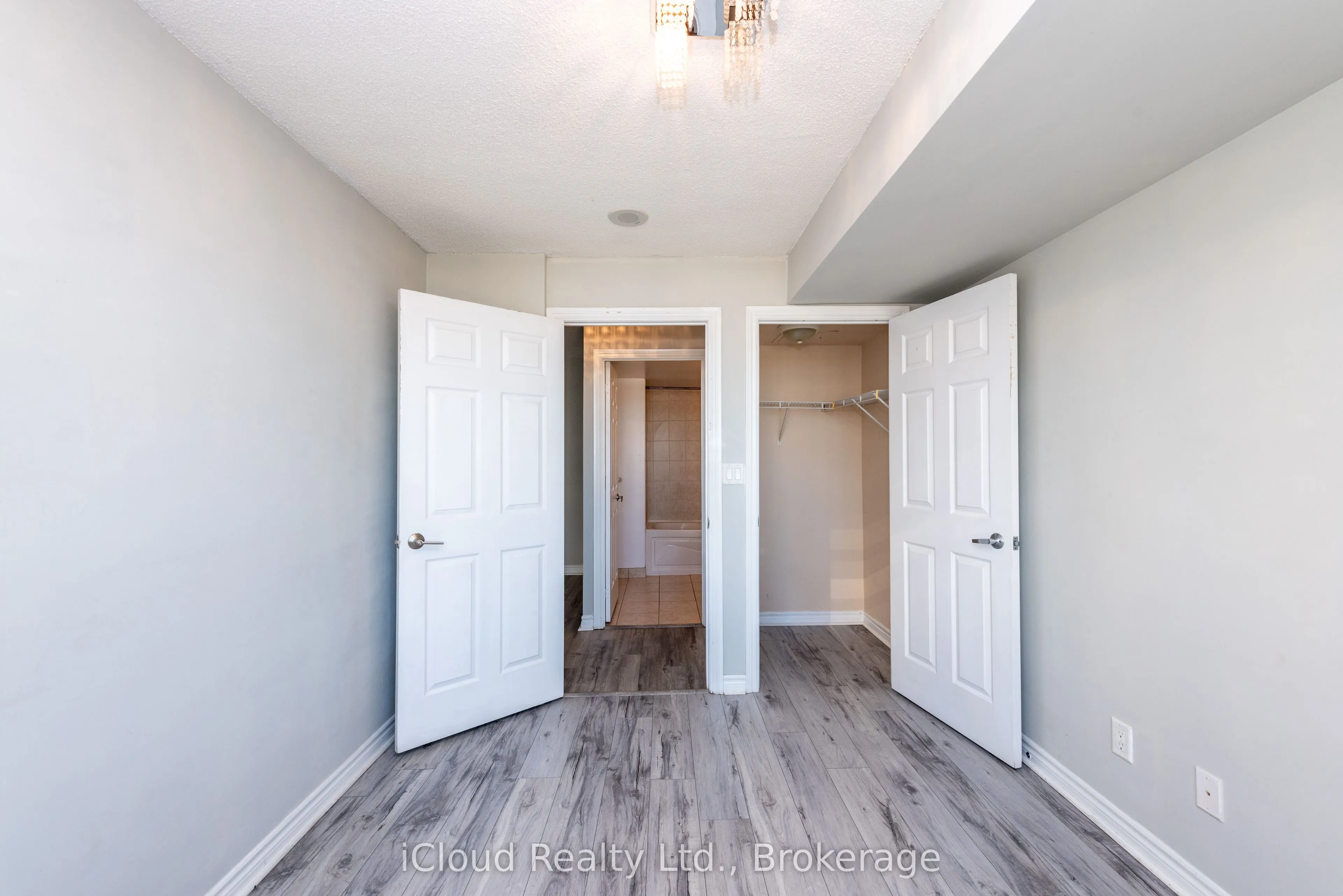 3888 Duke Of York Boulevard #2521