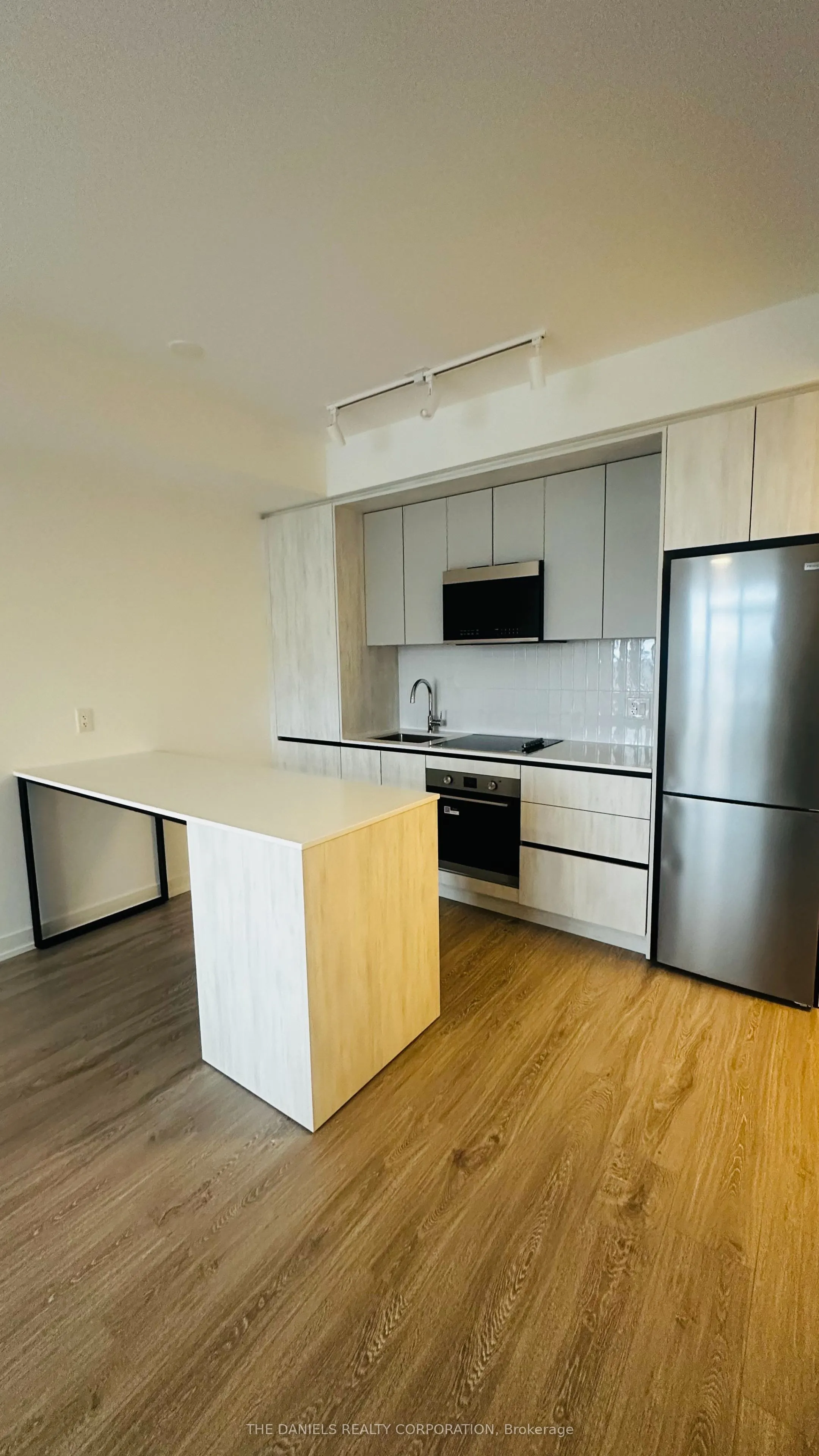 2485 Eglinton Avenue W #319