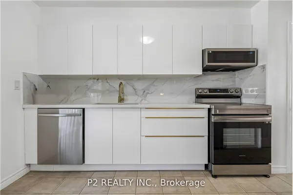 22-25 Gosford Boulevard N #22