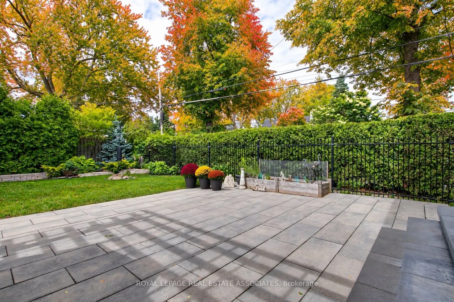 32 Jopling Avenue N