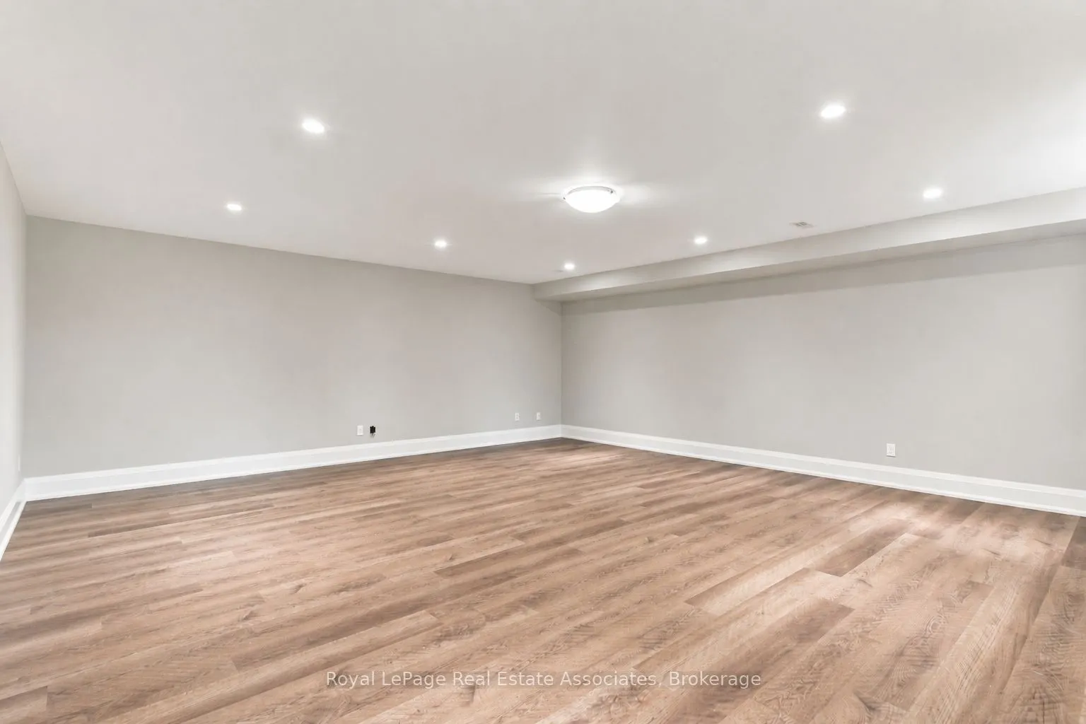 32 Jopling Avenue N