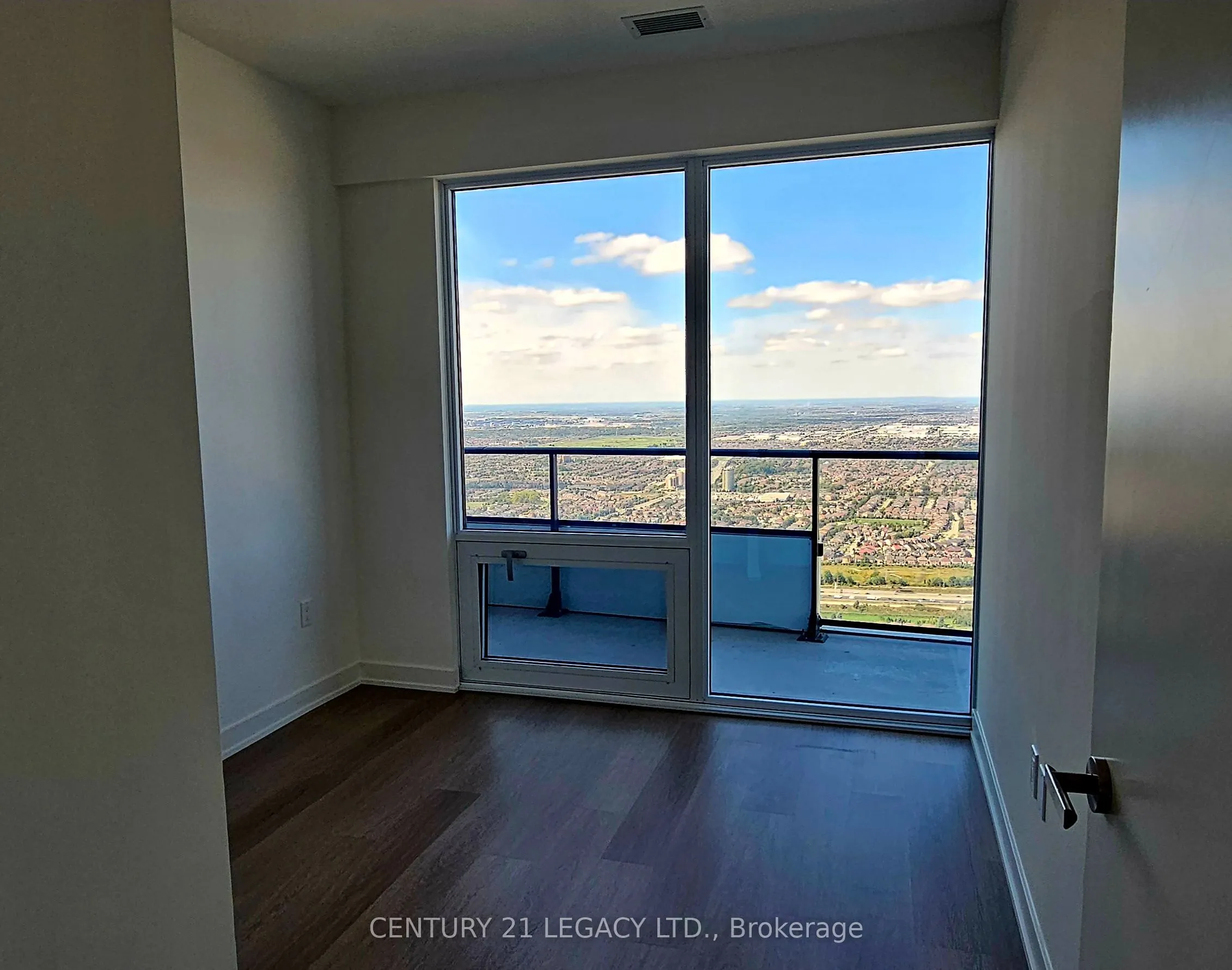 448 Burnhamthorpe Road W #7505