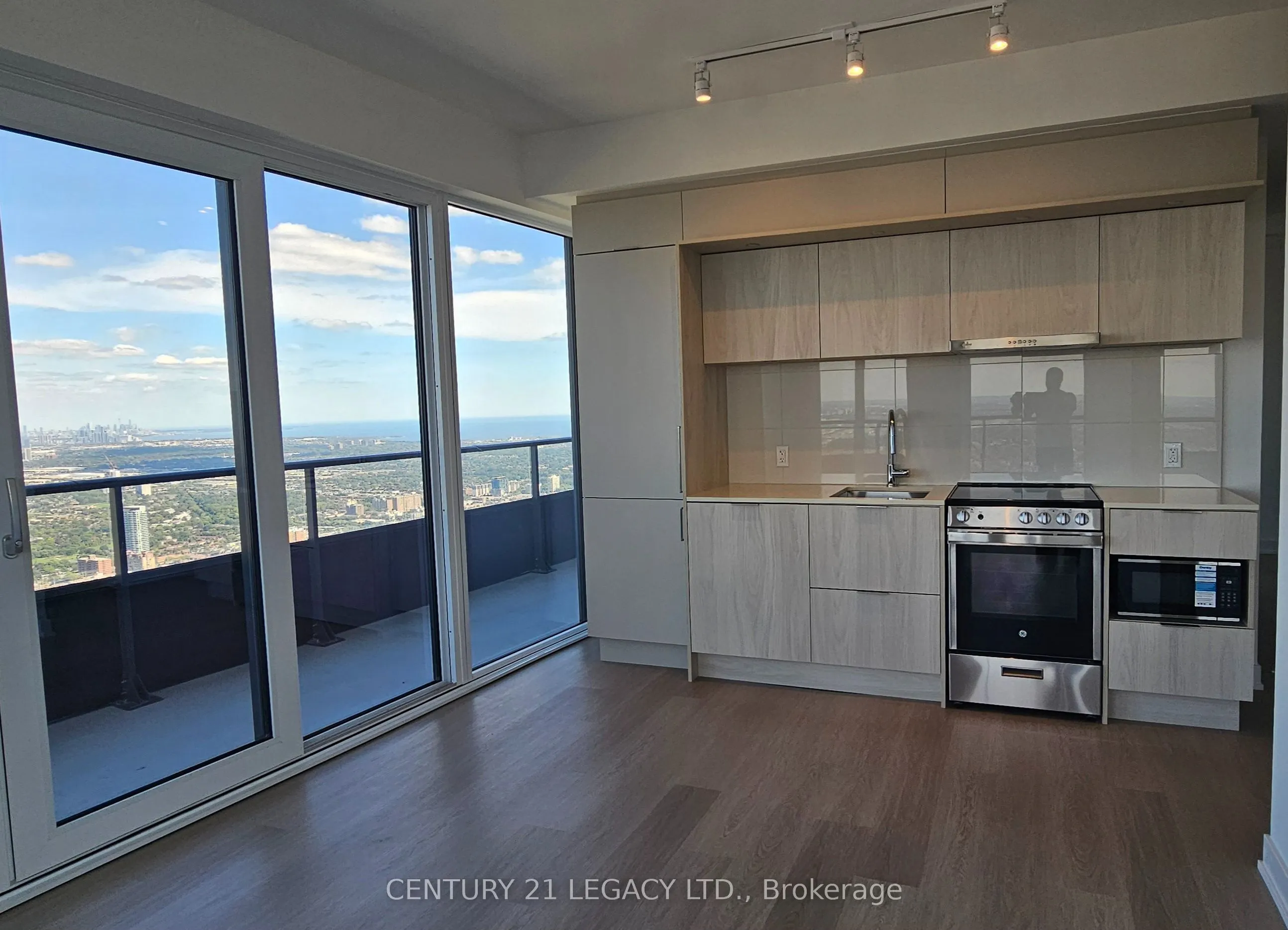 448 Burnhamthorpe Road W #7505