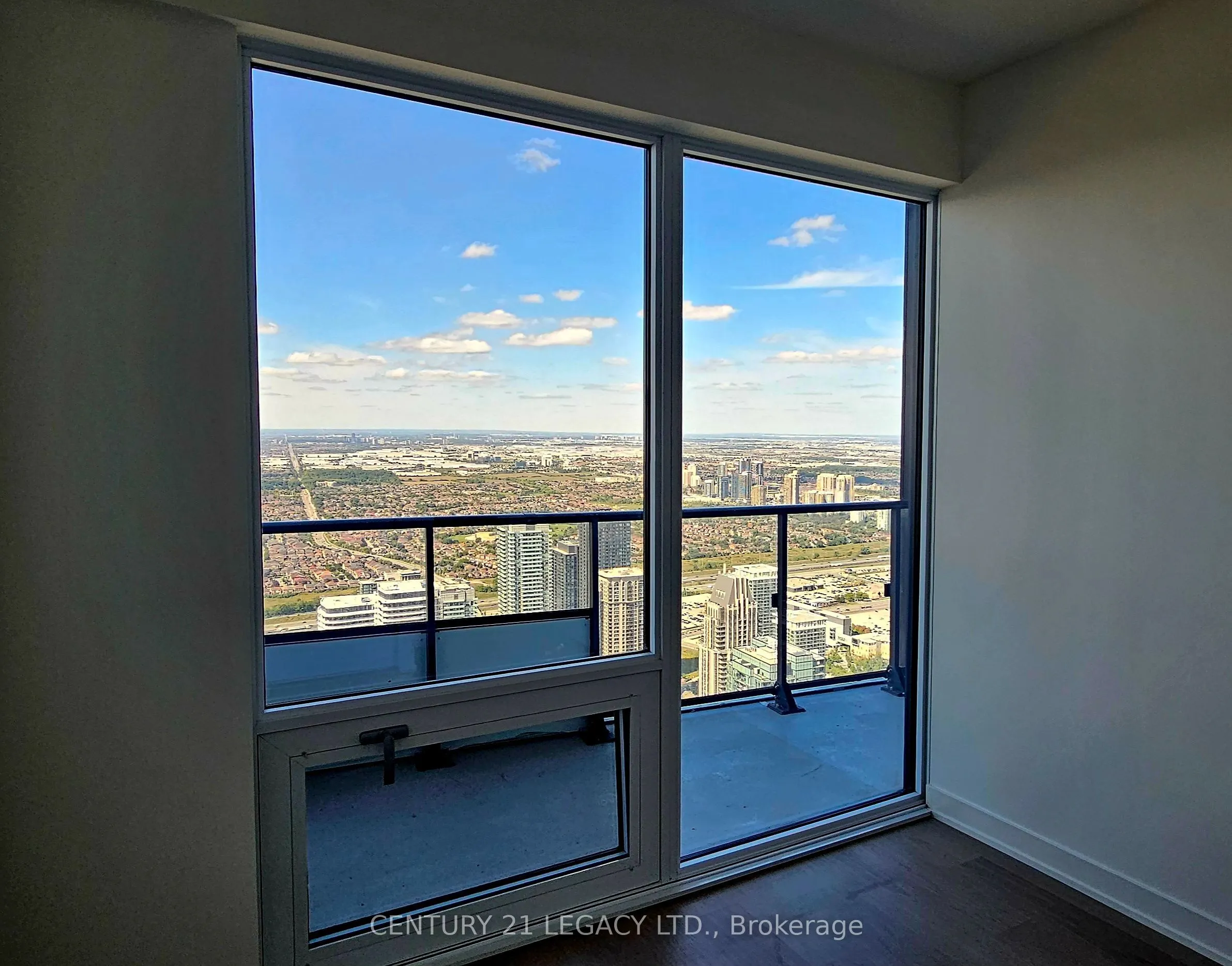 448 Burnhamthorpe Road W #7505