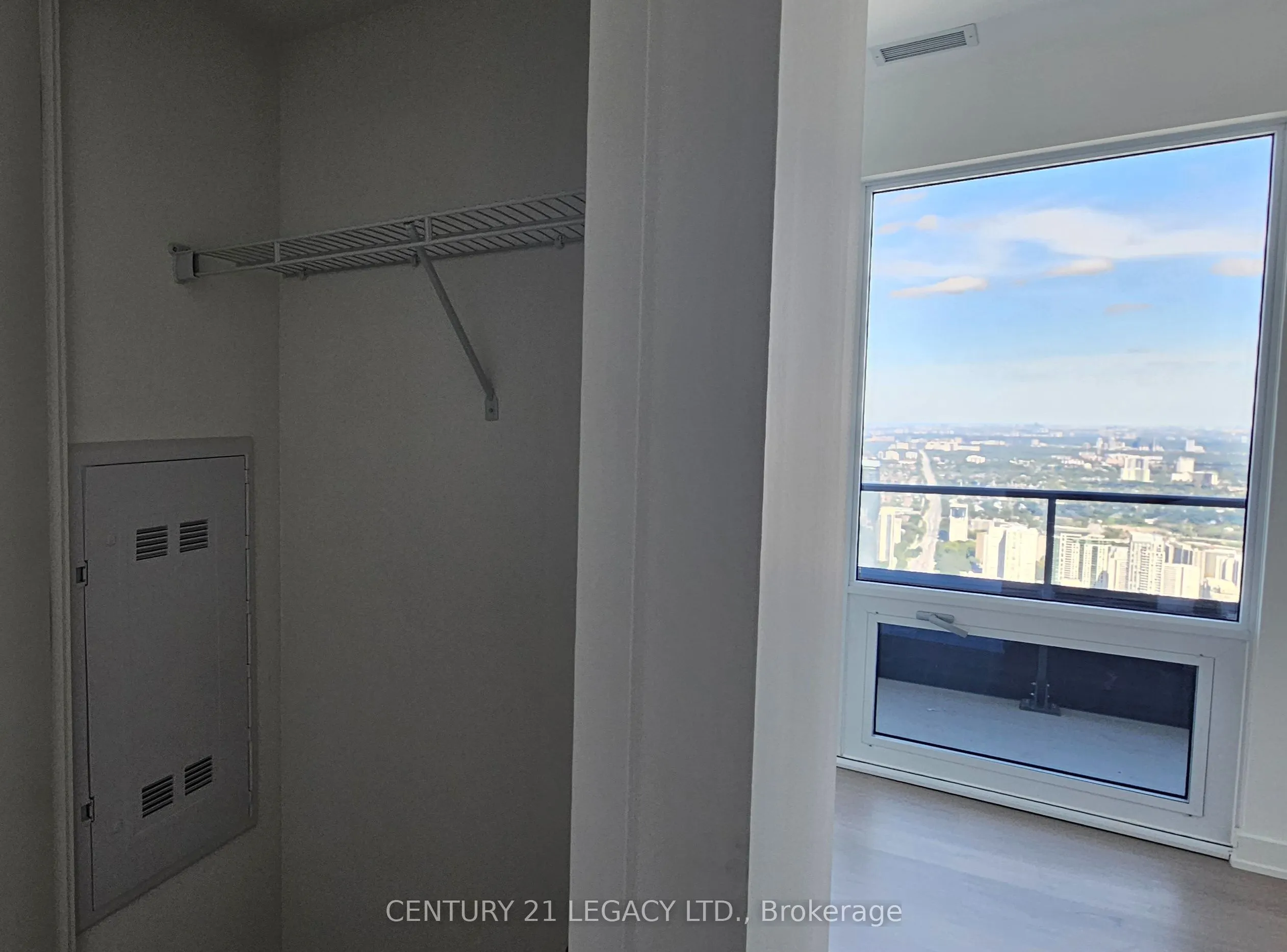 448 Burnhamthorpe Road W #7505