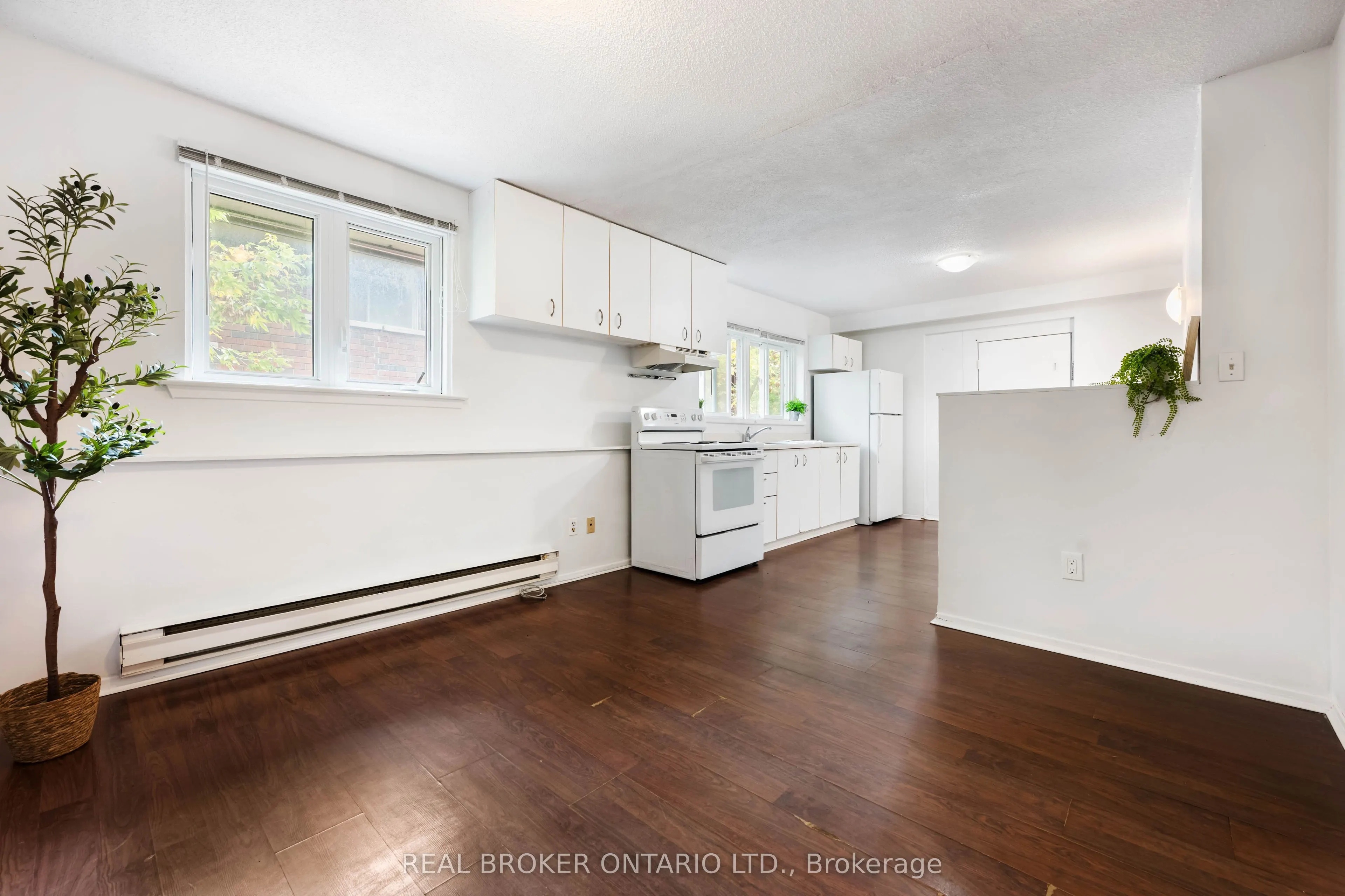 28 Hillside Drive