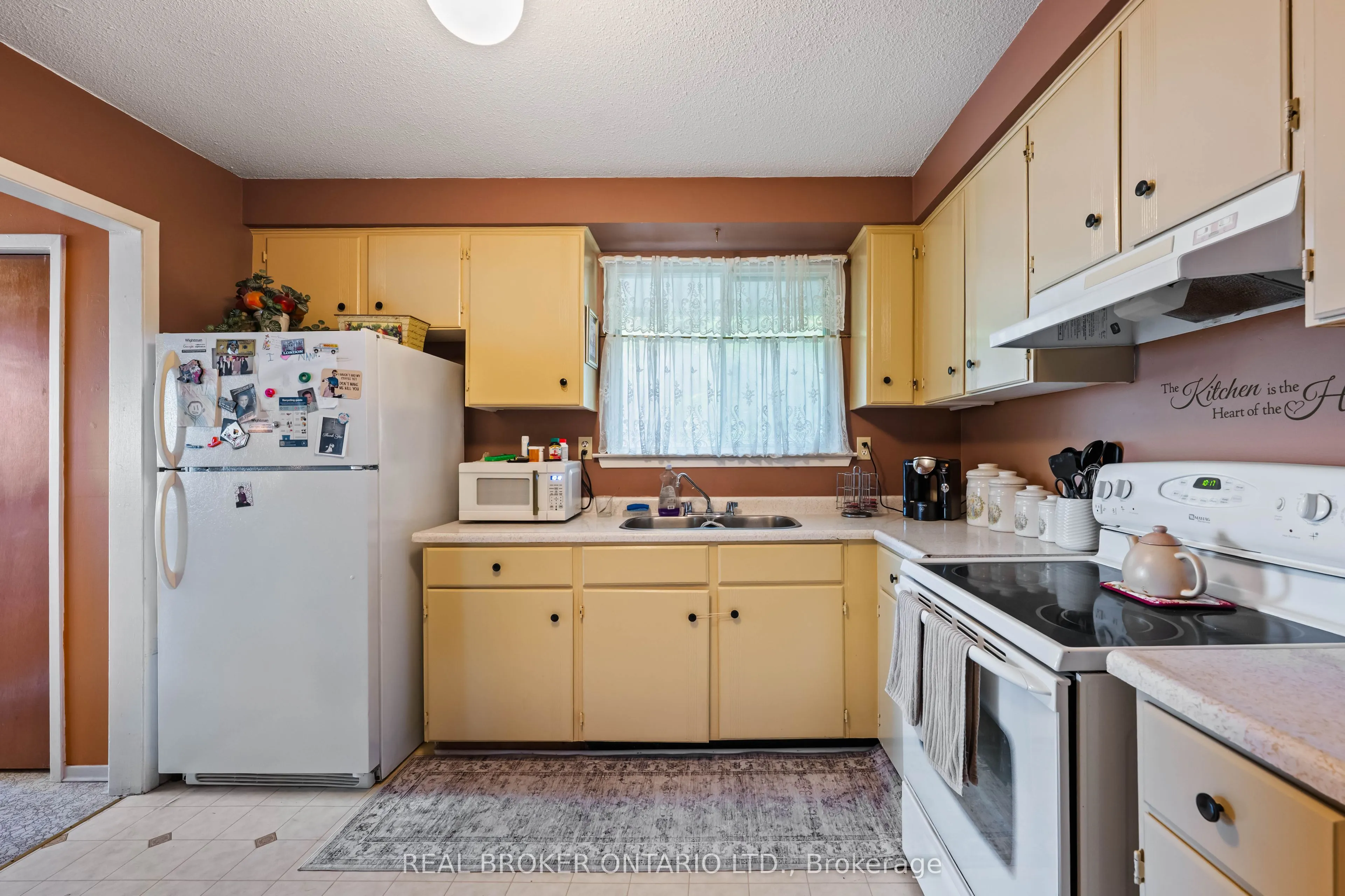 28 Hillside Drive
