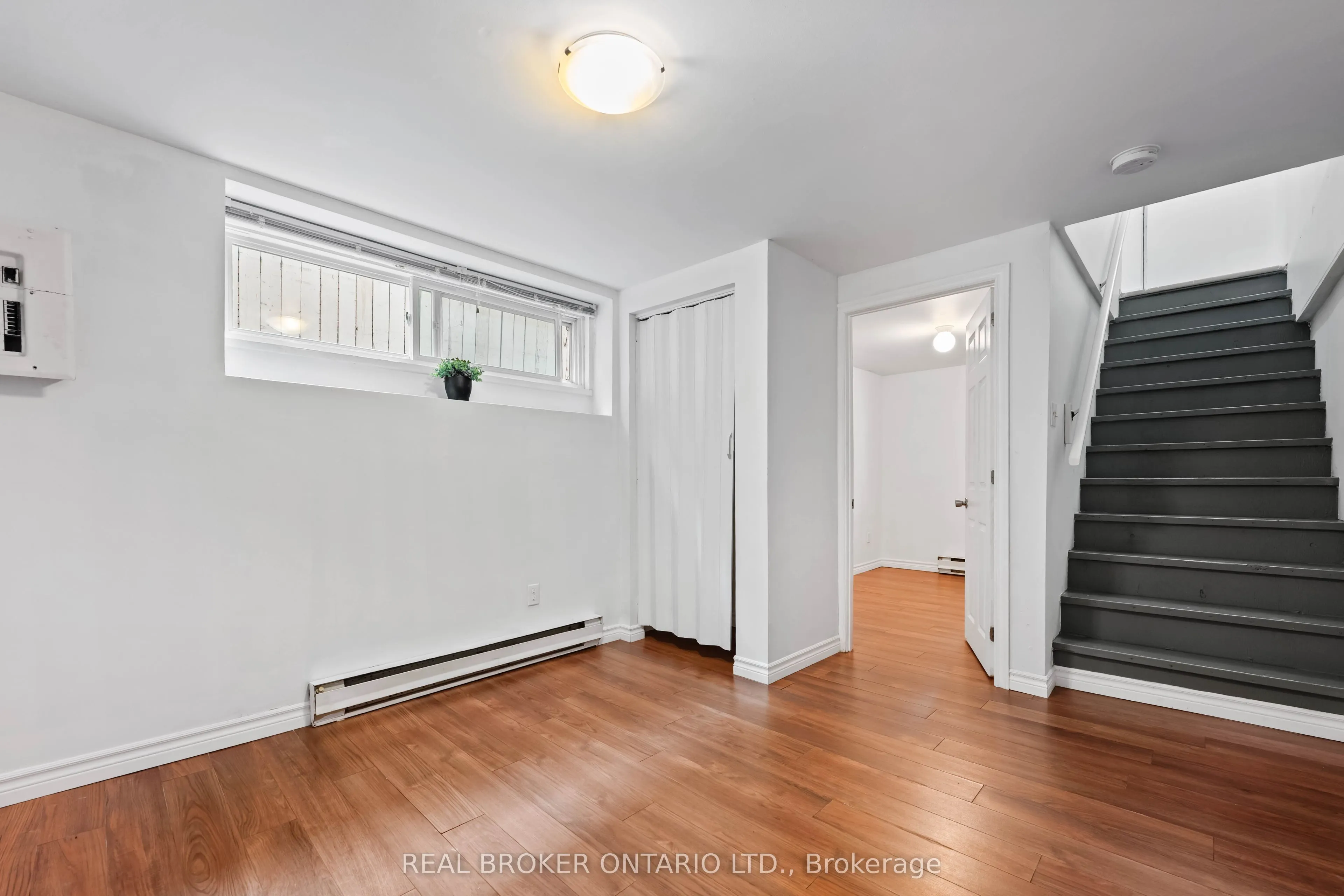 28 Hillside Drive